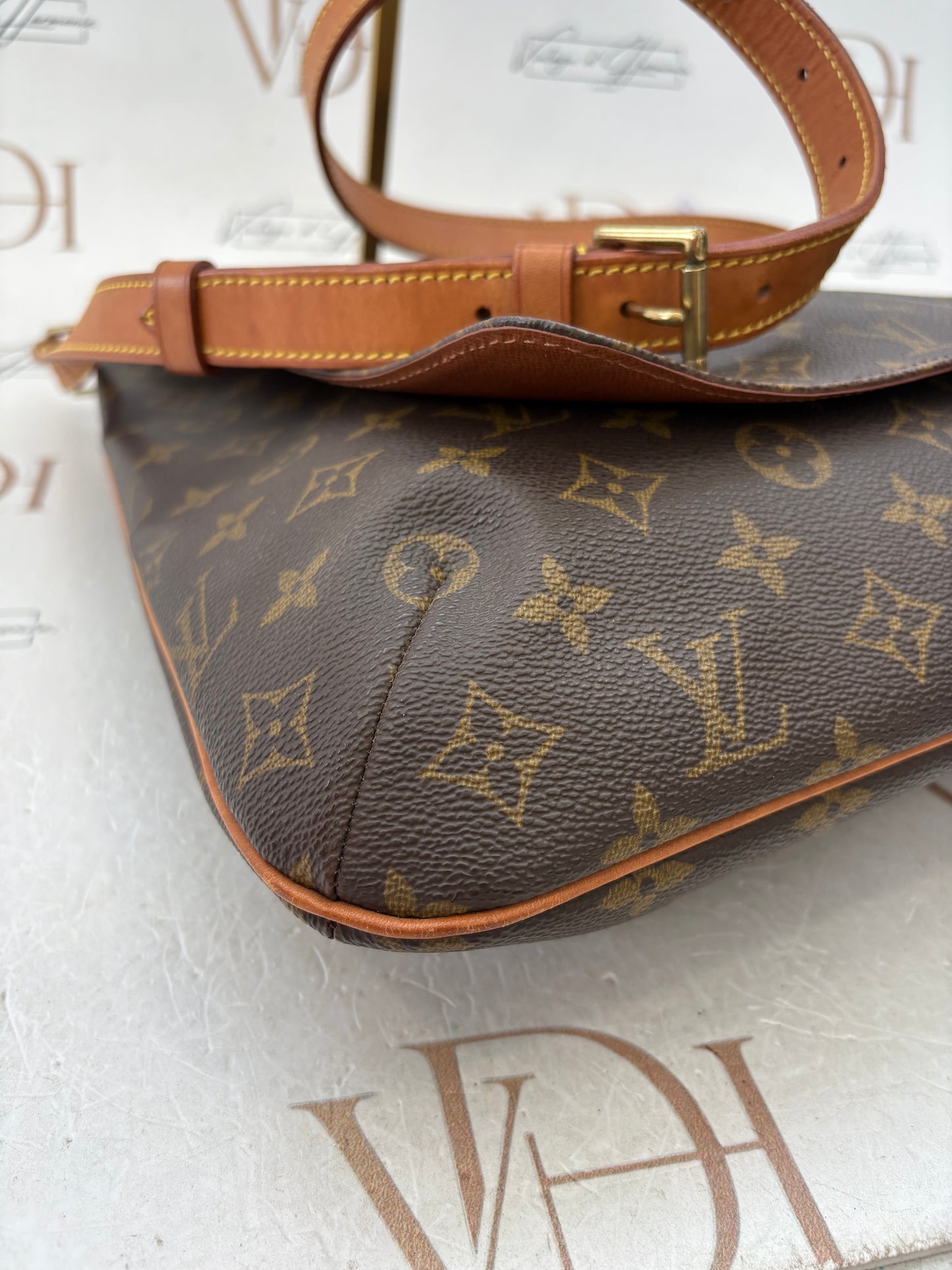 018327 - Louis Vuitton Musette