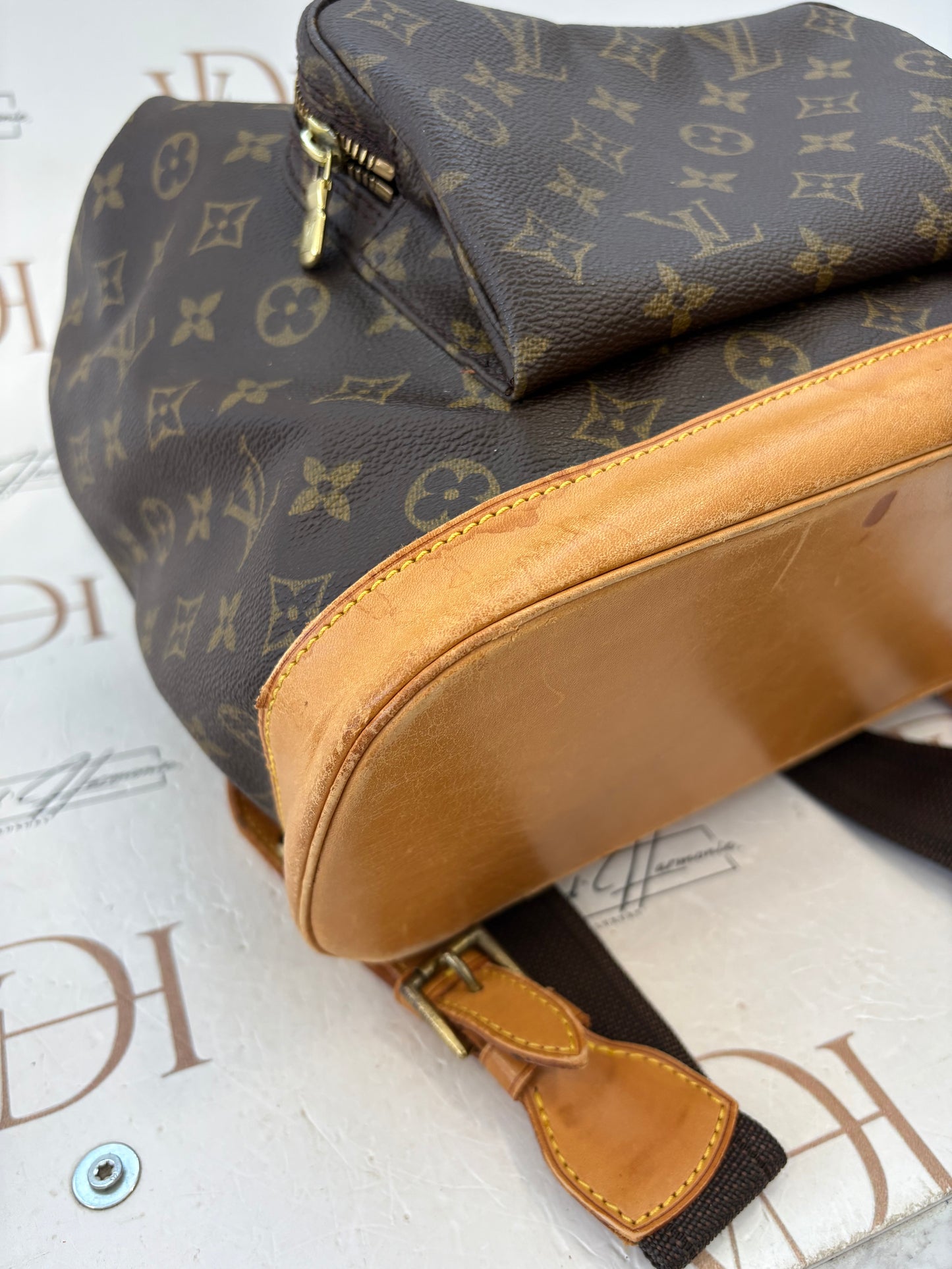 018117 - Louis Vuitton Montsouris GM
