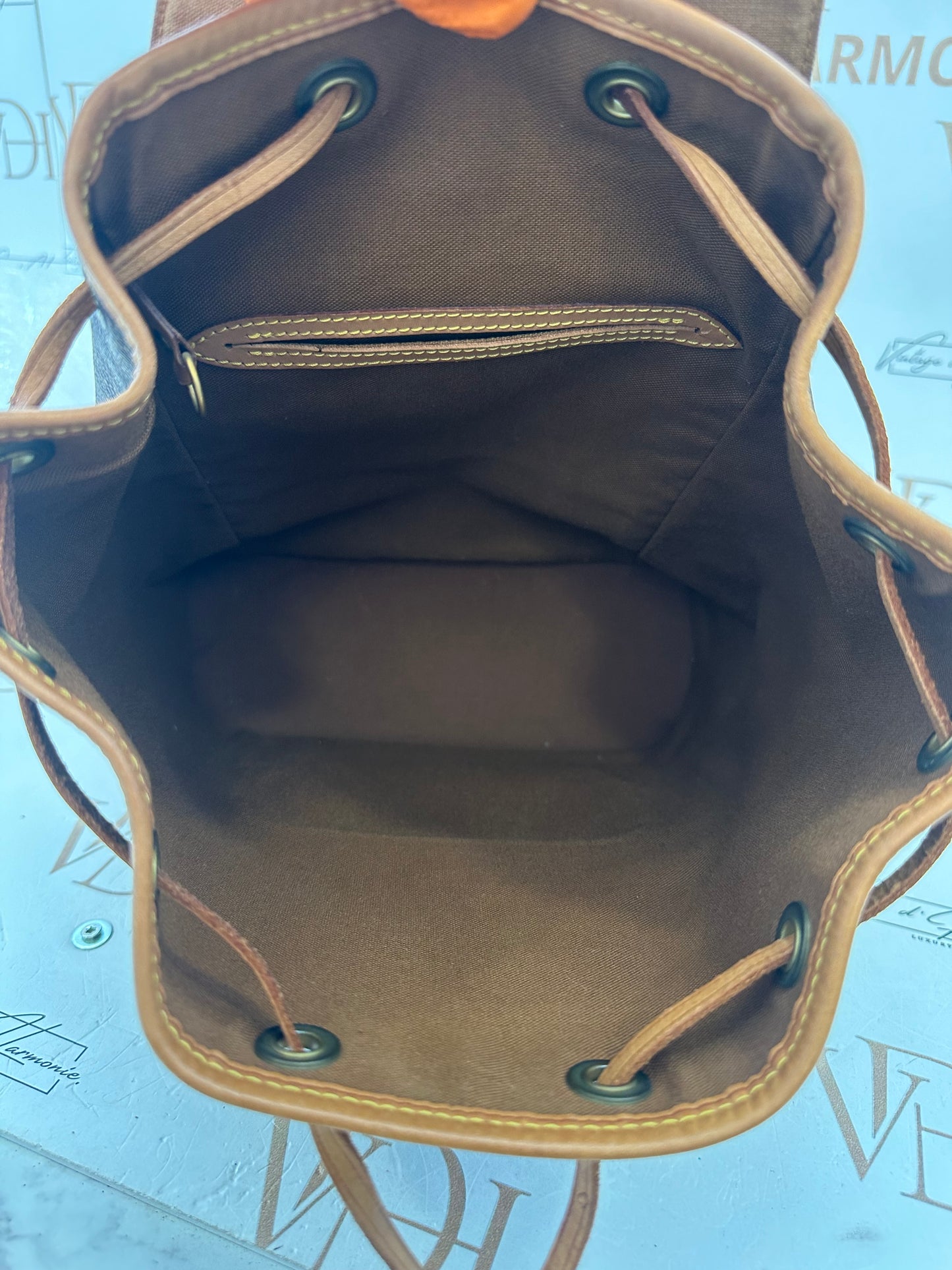 017837 - Louis Vuitton Montsouris MM