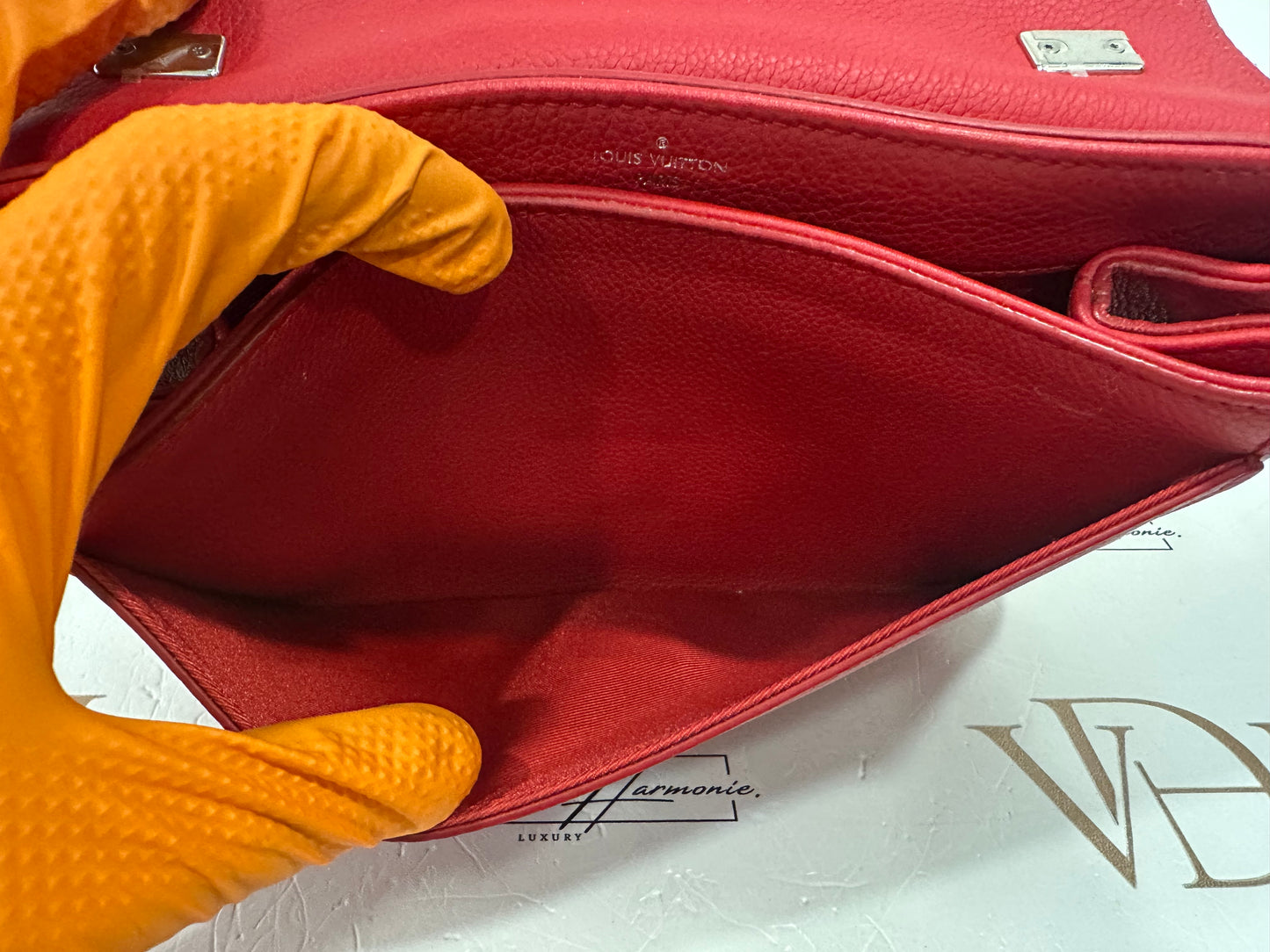 102440 - Louis Vuitton Lockme BB