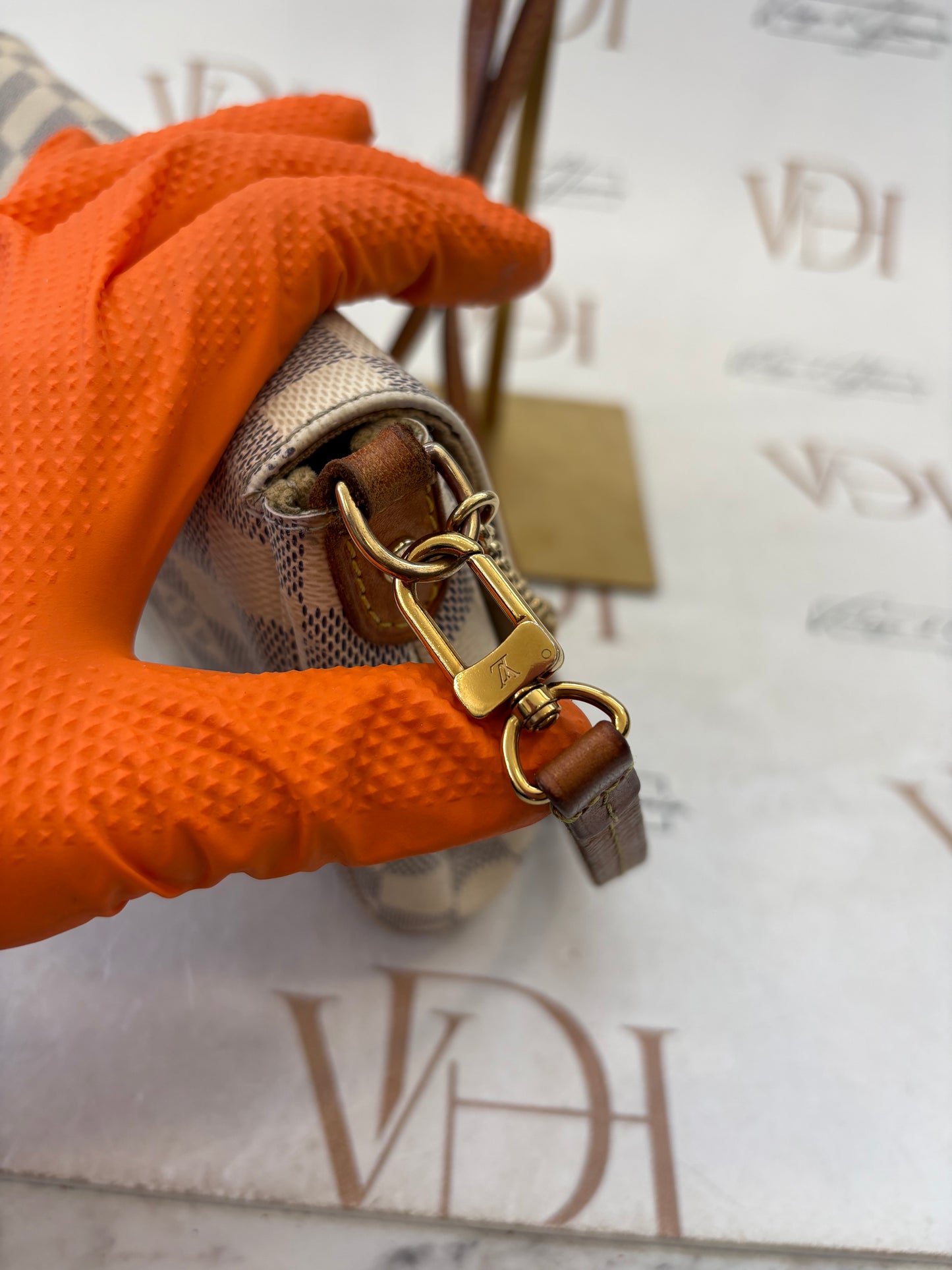 383613 - Louis Vuitton Favorite