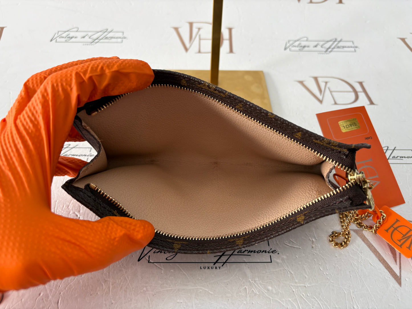 018171 - Louis Vuitton Pochette Bucket PM