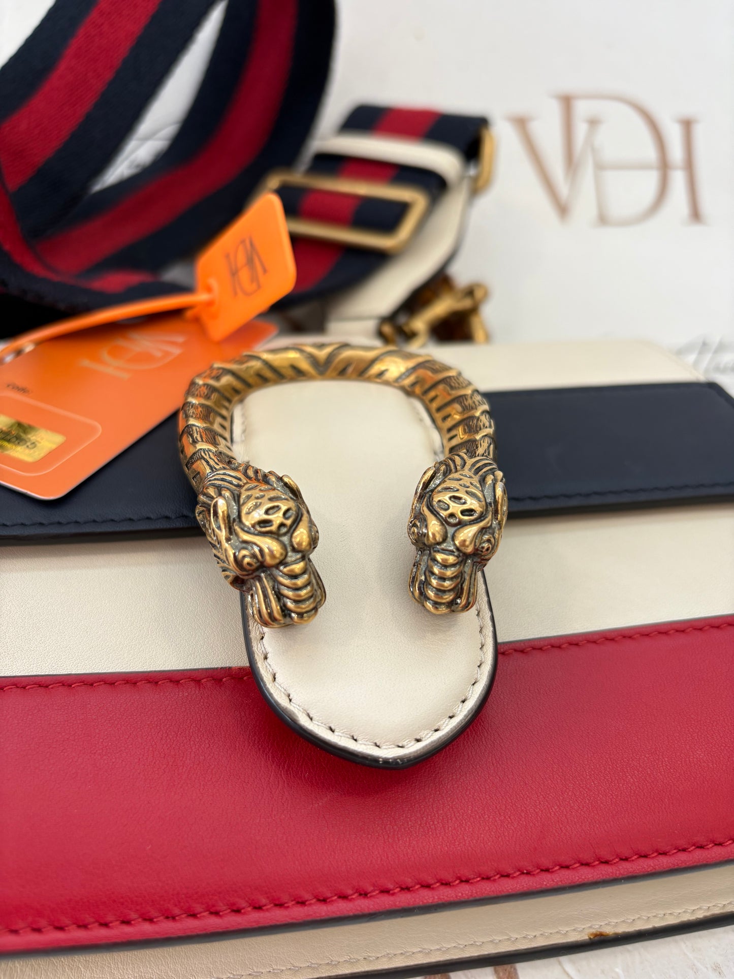 201665 - Gucci Dionysus