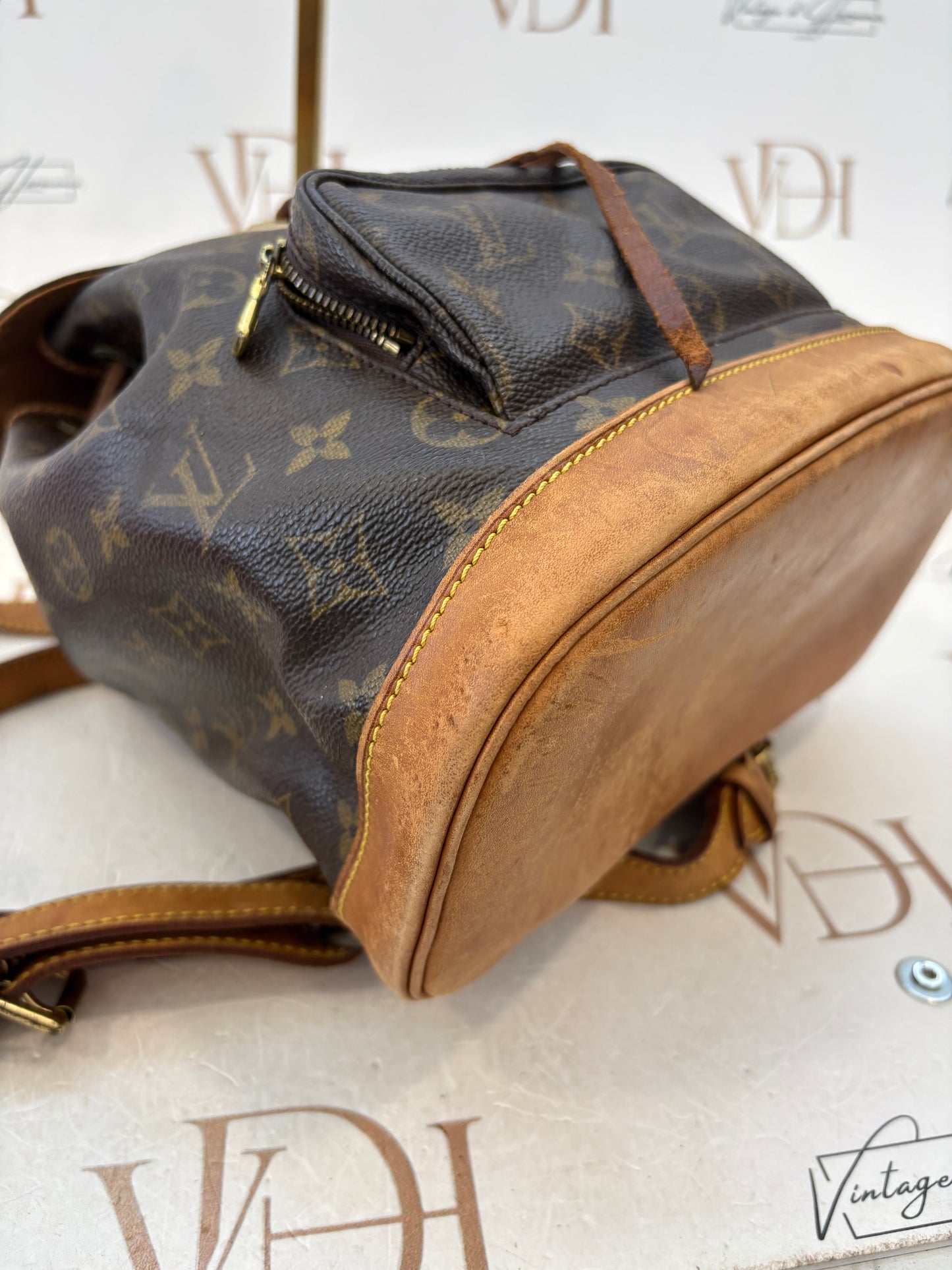 018612 - Louis Vuitton Montsouris MM