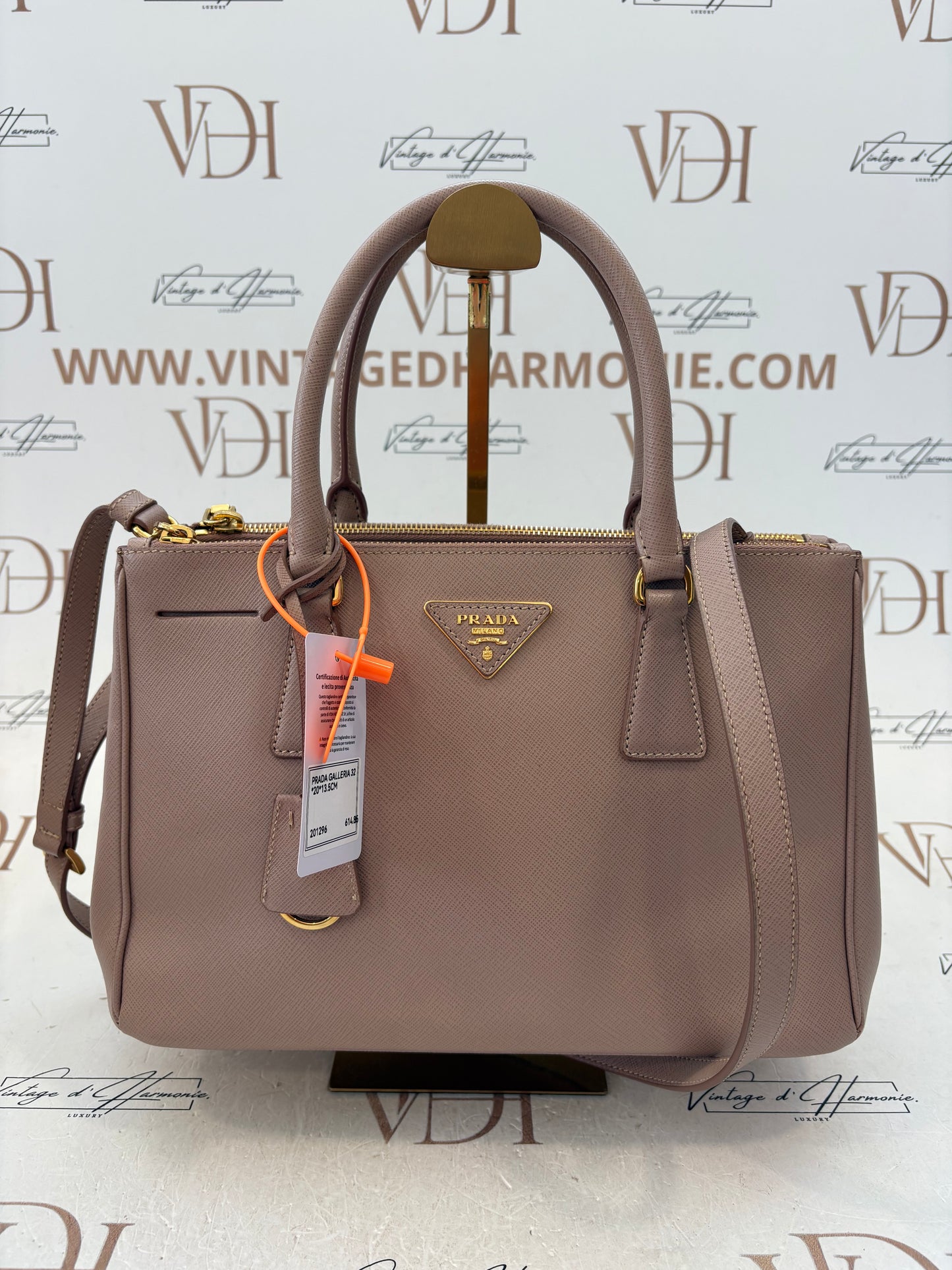 201296 - Prada Galleria