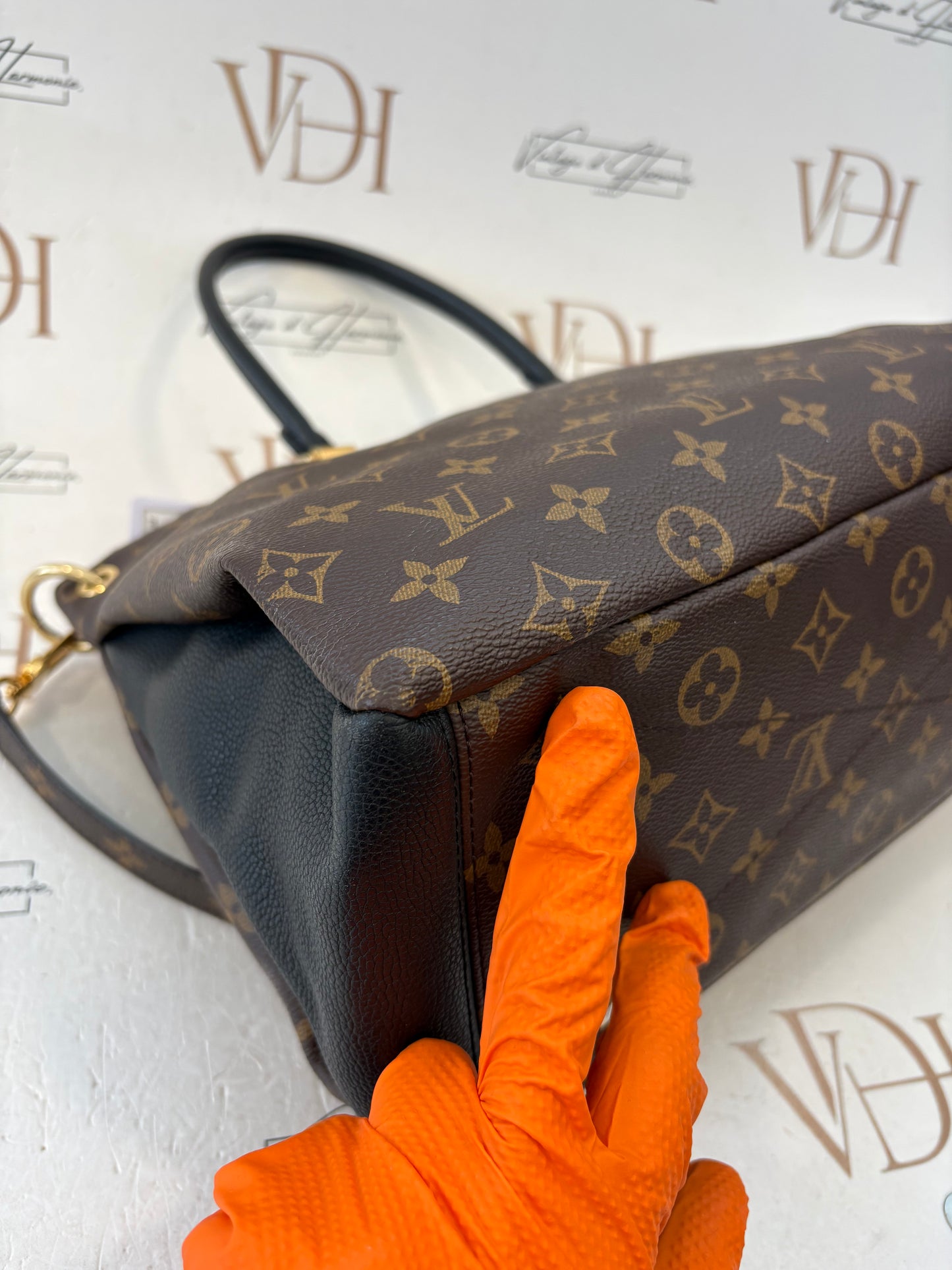 201176 - Louis Vuitton Pallas