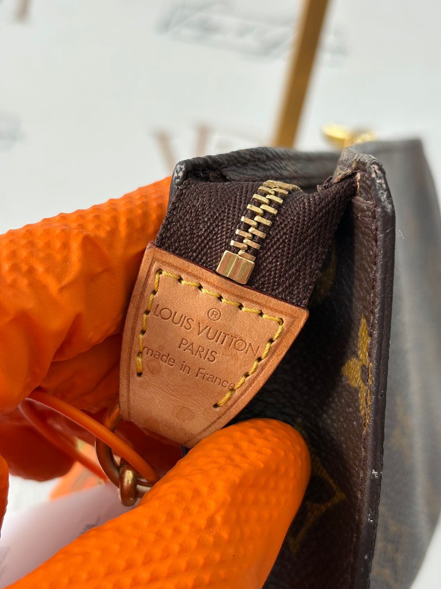 018171 - Louis Vuitton Pochette Bucket PM