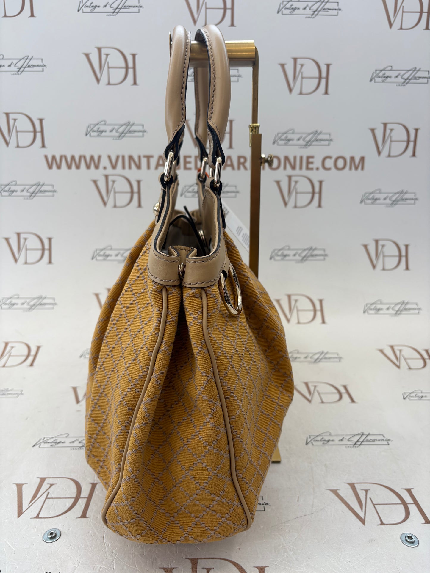 018163 - Gucci Beige Sukey