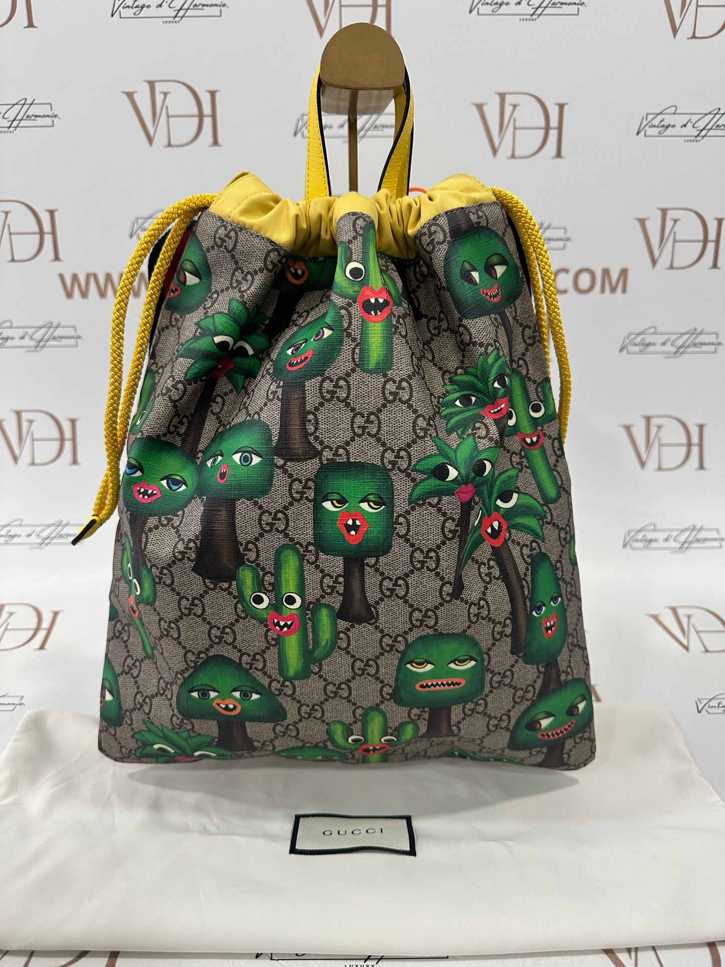 102377 - Gucci Pouch