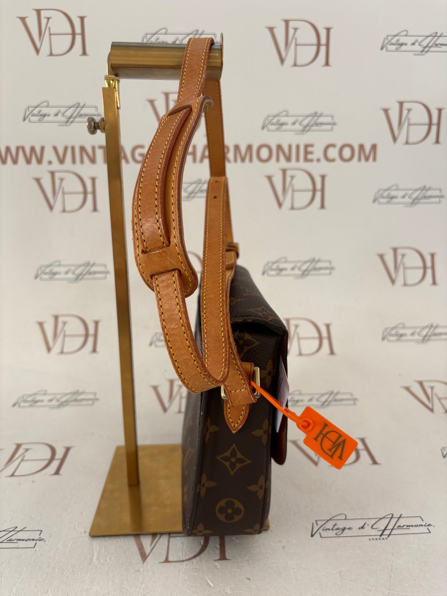 018181 - Louis Vuitton Saint Cloud MM
