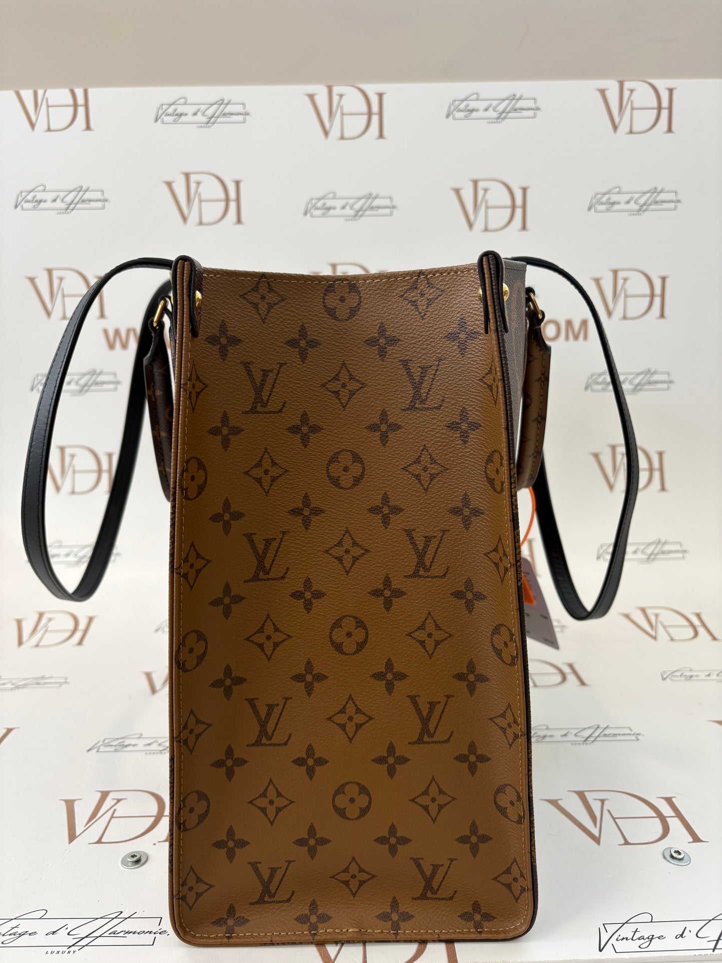 384067 - LV Onthego