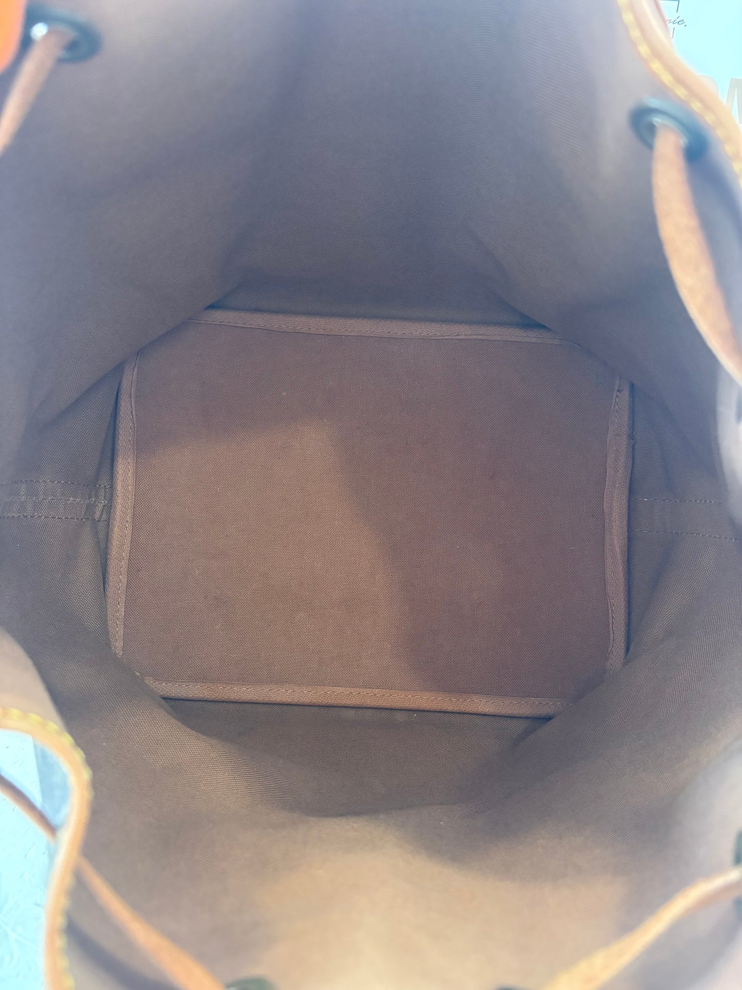 018524 - Louis Vuitton Petite Noé