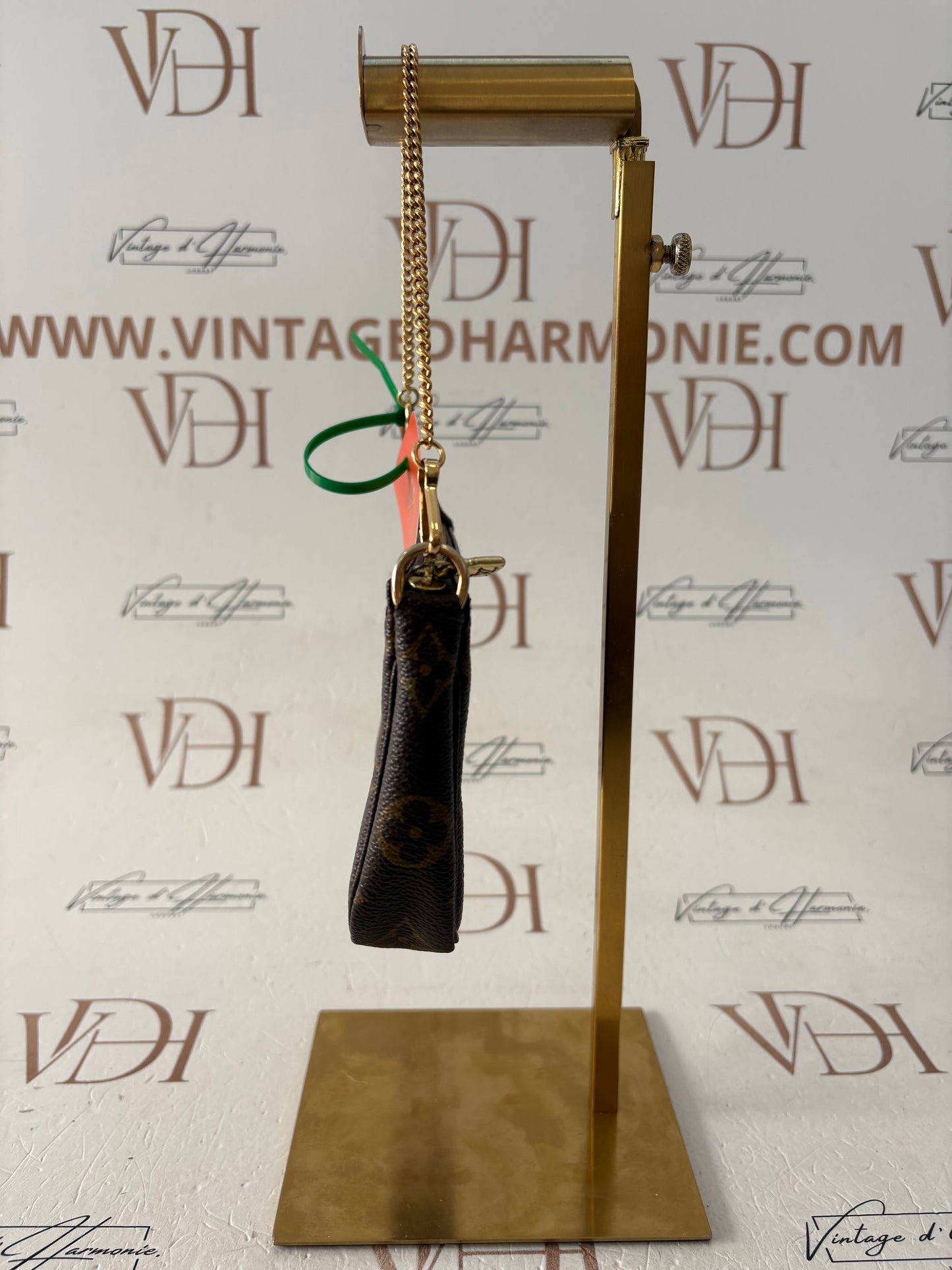 017115 - Louis Vuitton Bucket Attached