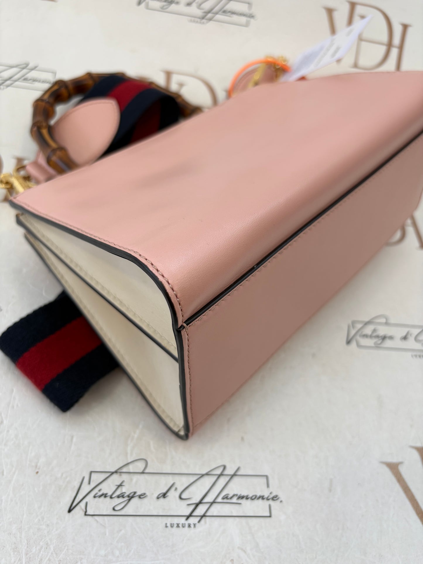 383839 - Gucci Nymphaea