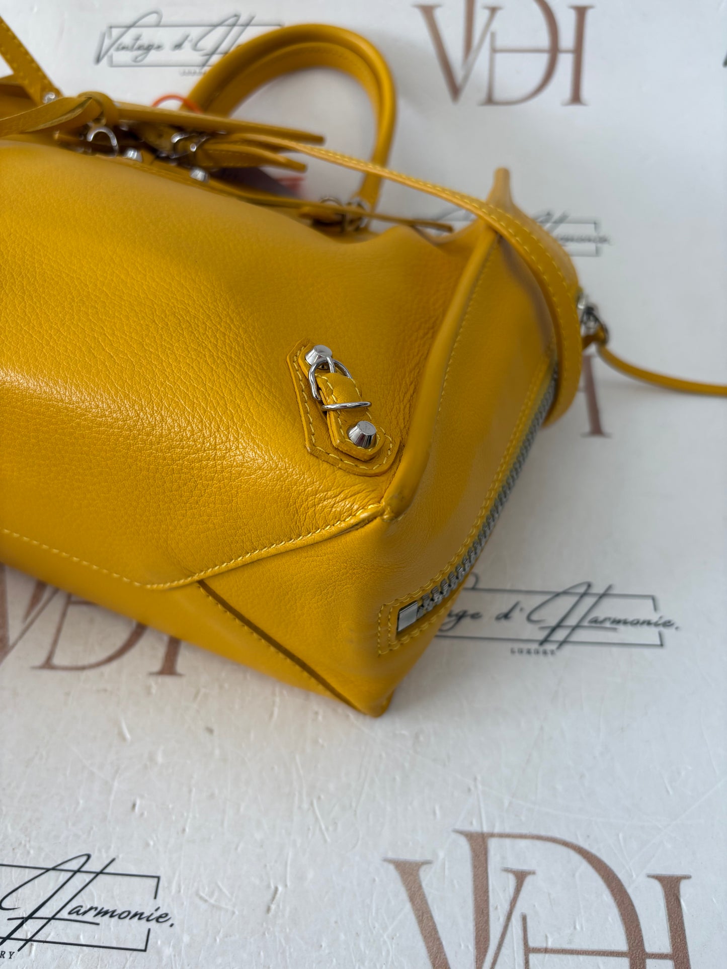 018605 - Balenciaga Yellow Papier