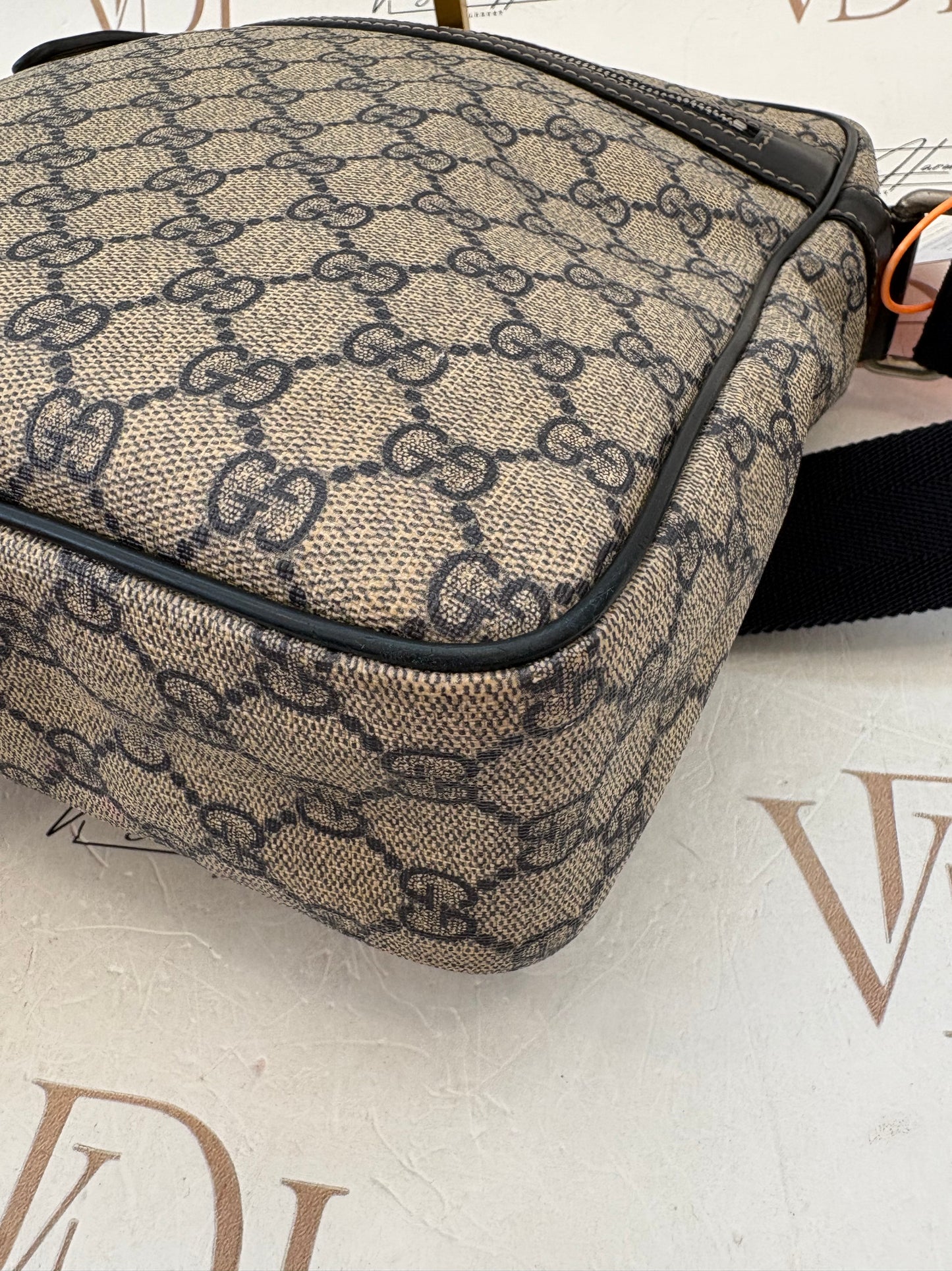 383243 - Gucci GG Supreme