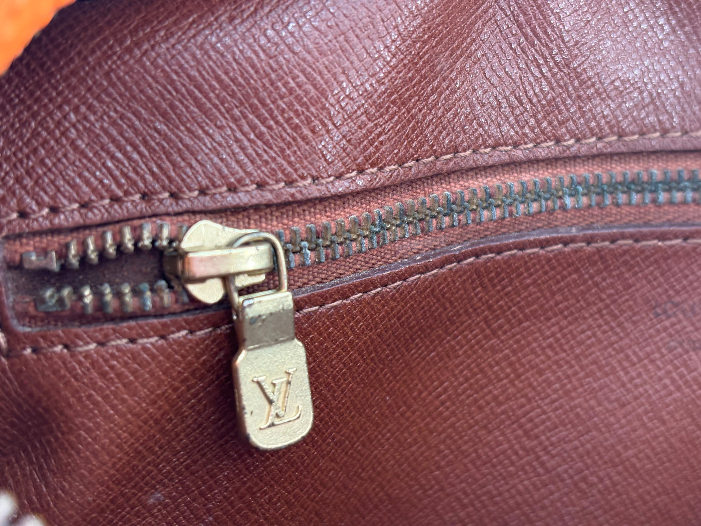 018203 - Louis Vuitton Trocadero 24