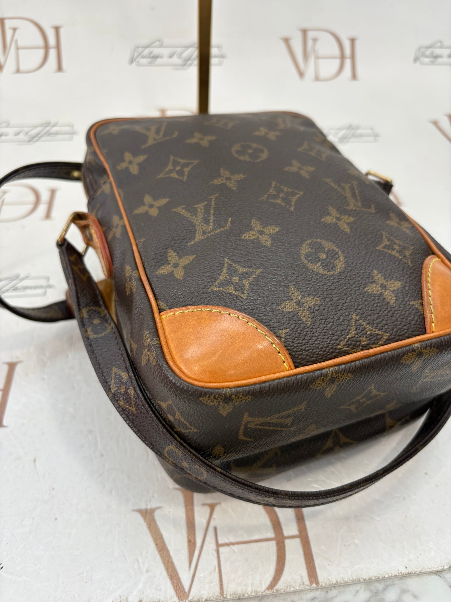 018961 - Louis Vuitton Amazon