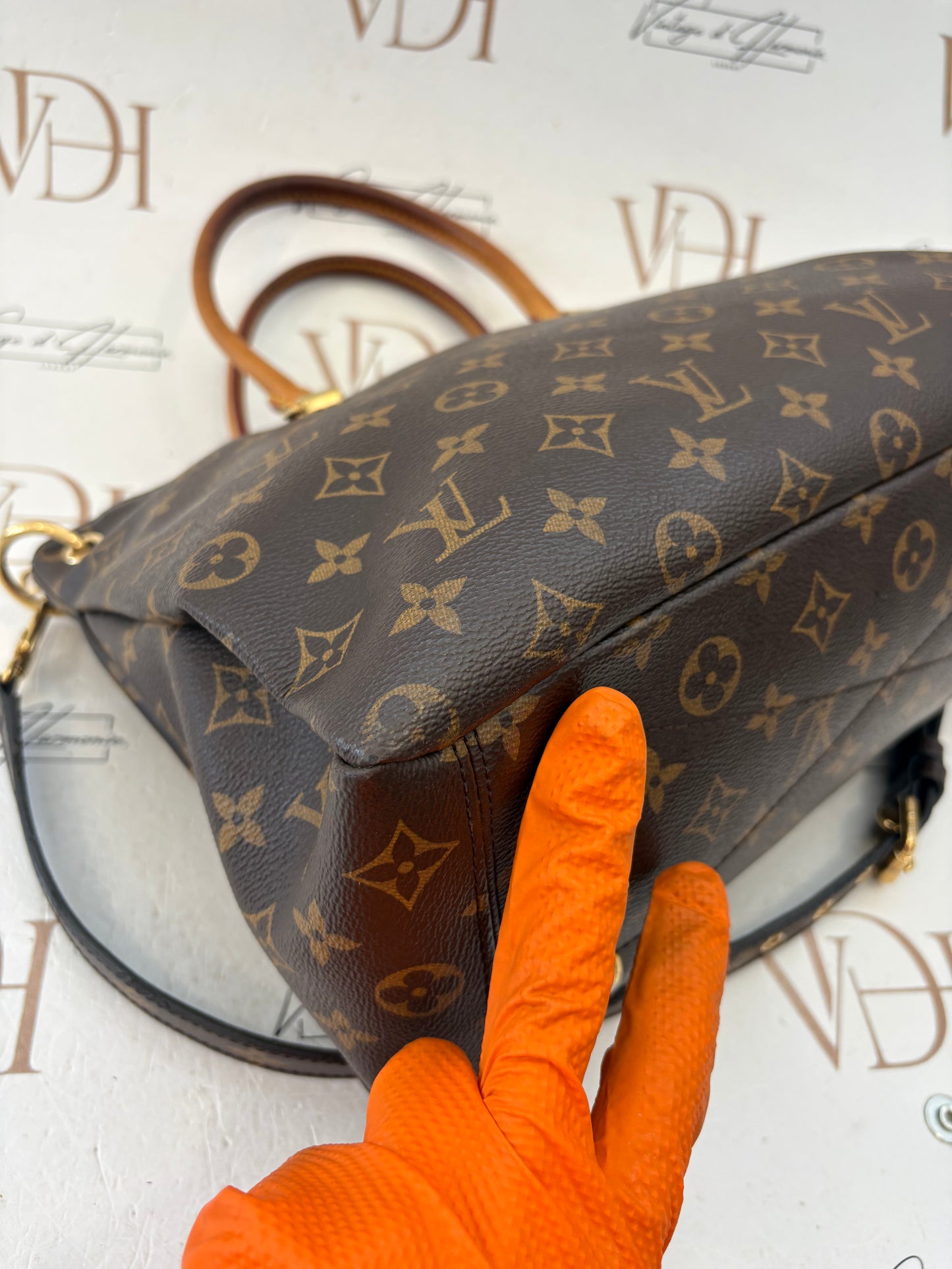 201587 - Louis Vuitton Pallas