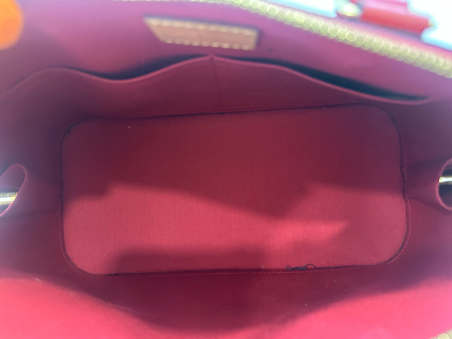 382863 - Louis Vuitton Alma Vernis Red