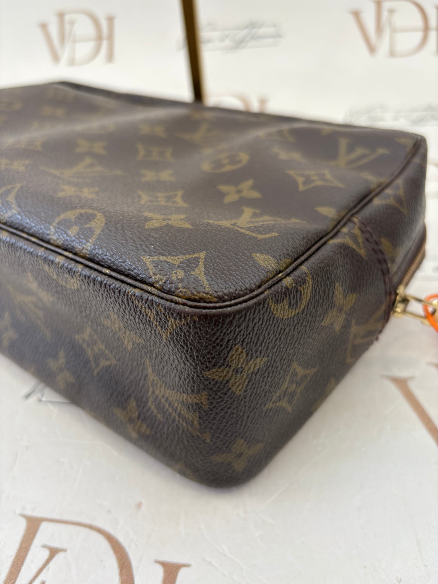 017645 - Louis Vuitton Trousse Toilette 28