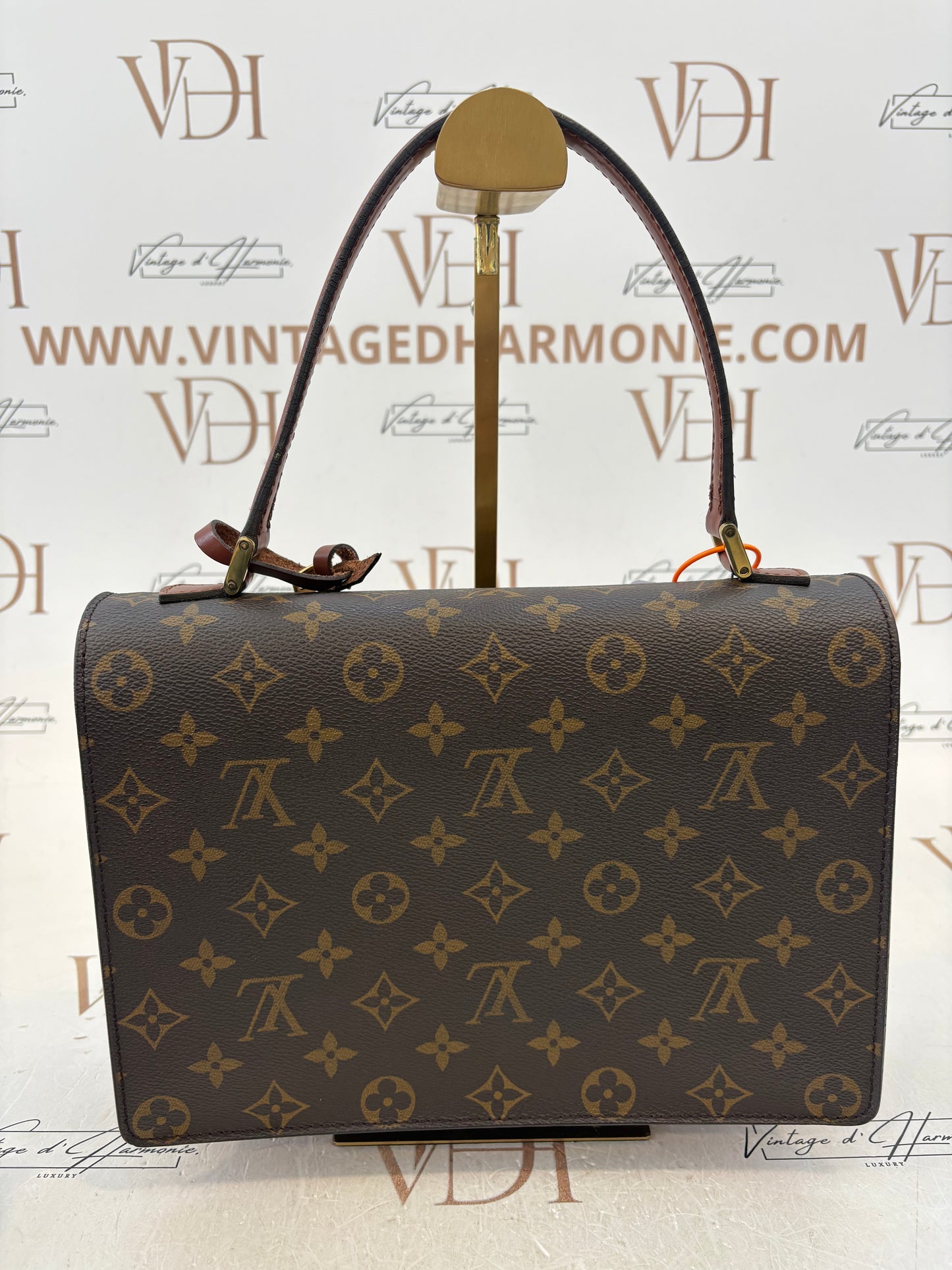 018220 - Louis Vuitton Concorde