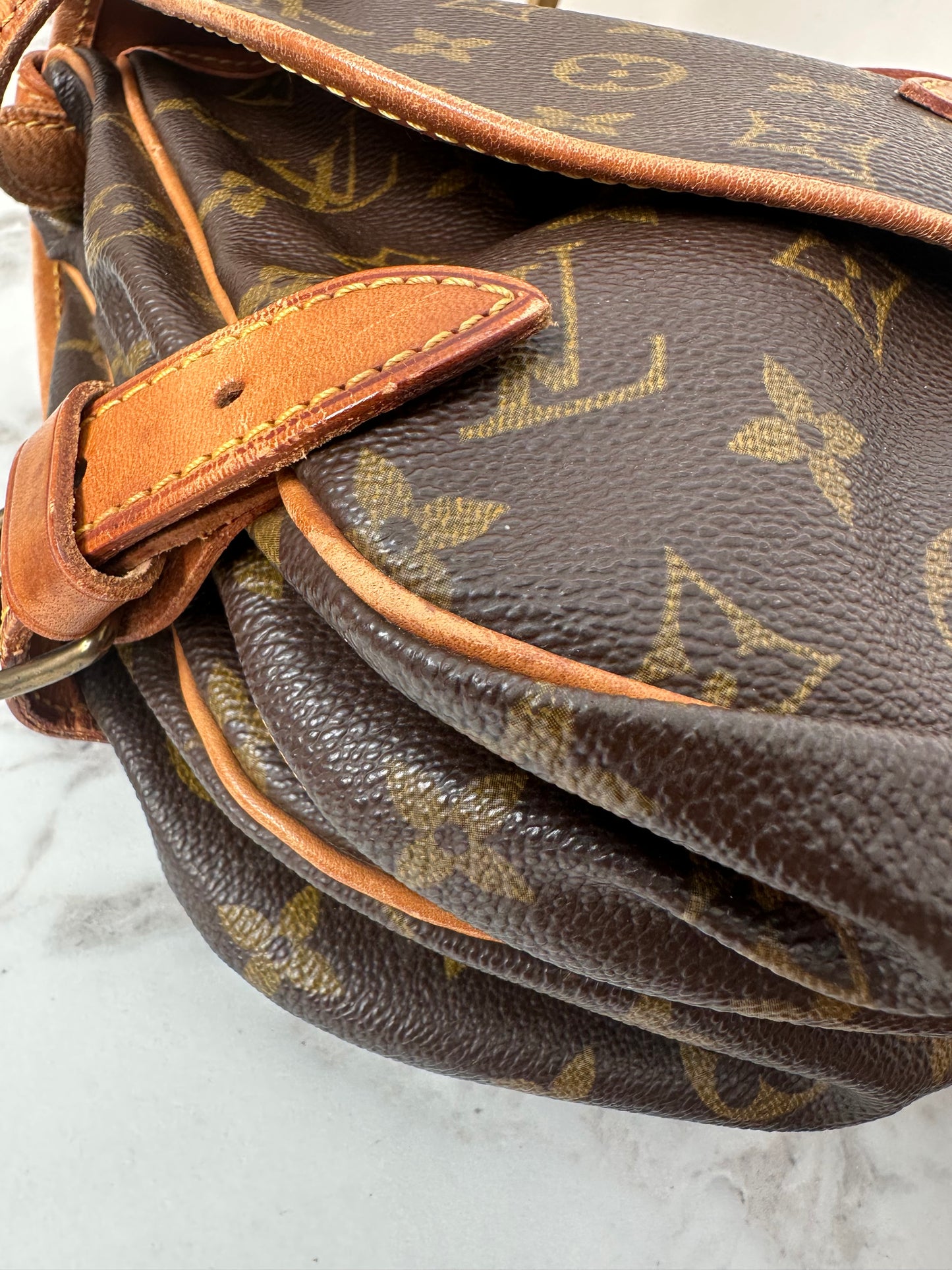 Louis Vuitton Saumur 30