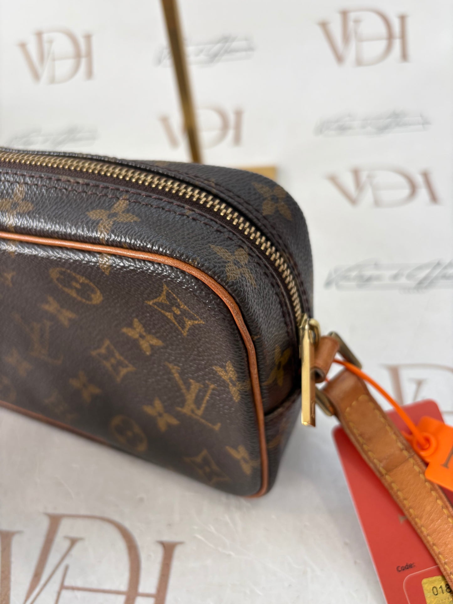 018526 - Louis Vuitton Pochette Cite