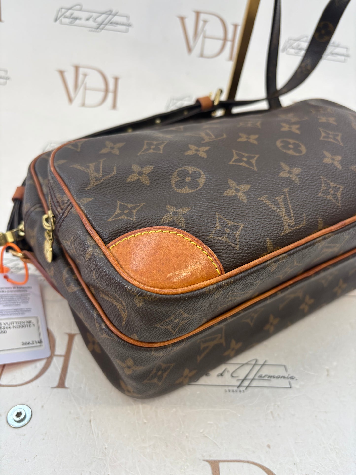 018525 - Louis Vuitton Nile