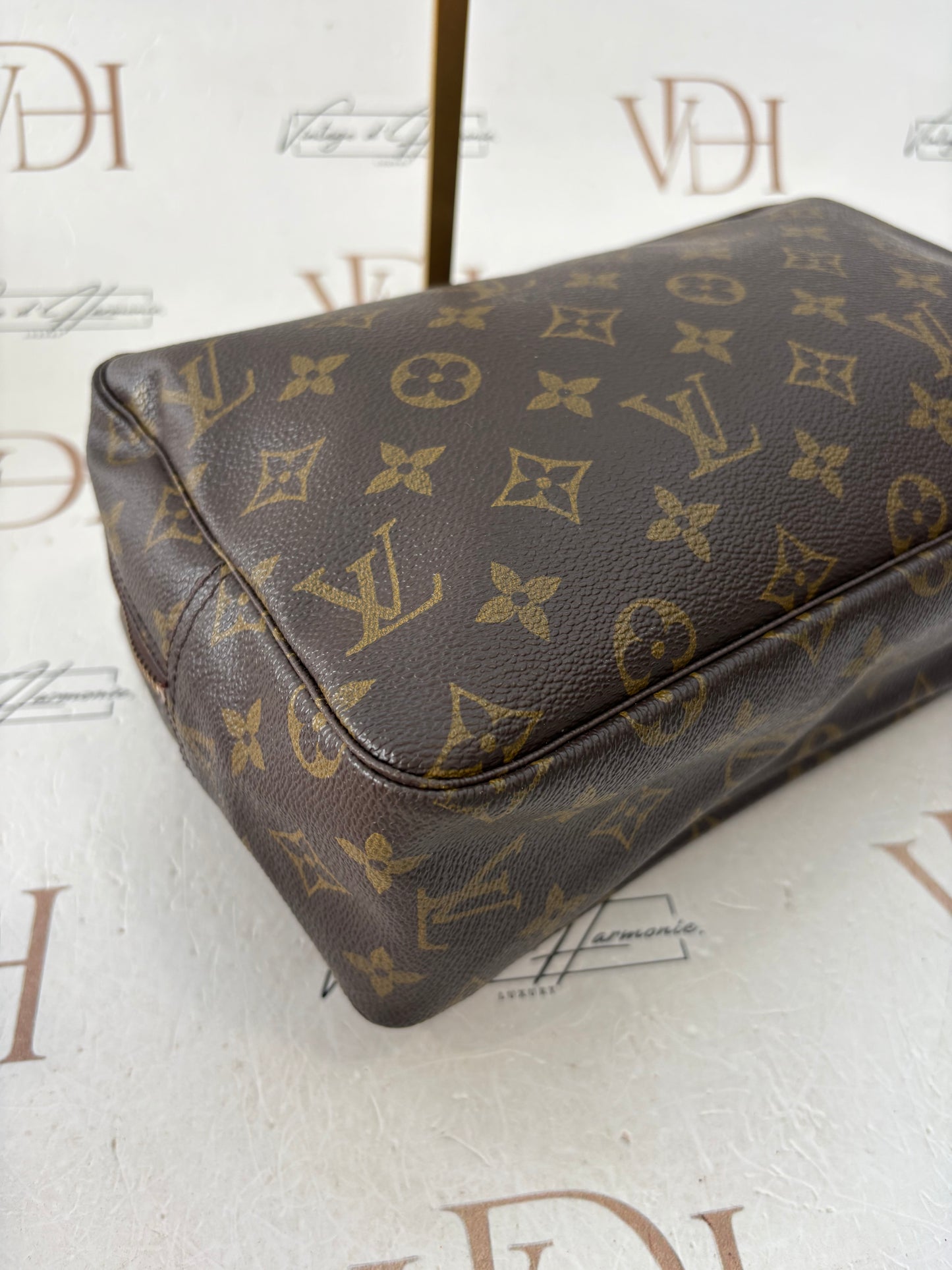 018532 - Louis Vuitton Trousse Toilette 28