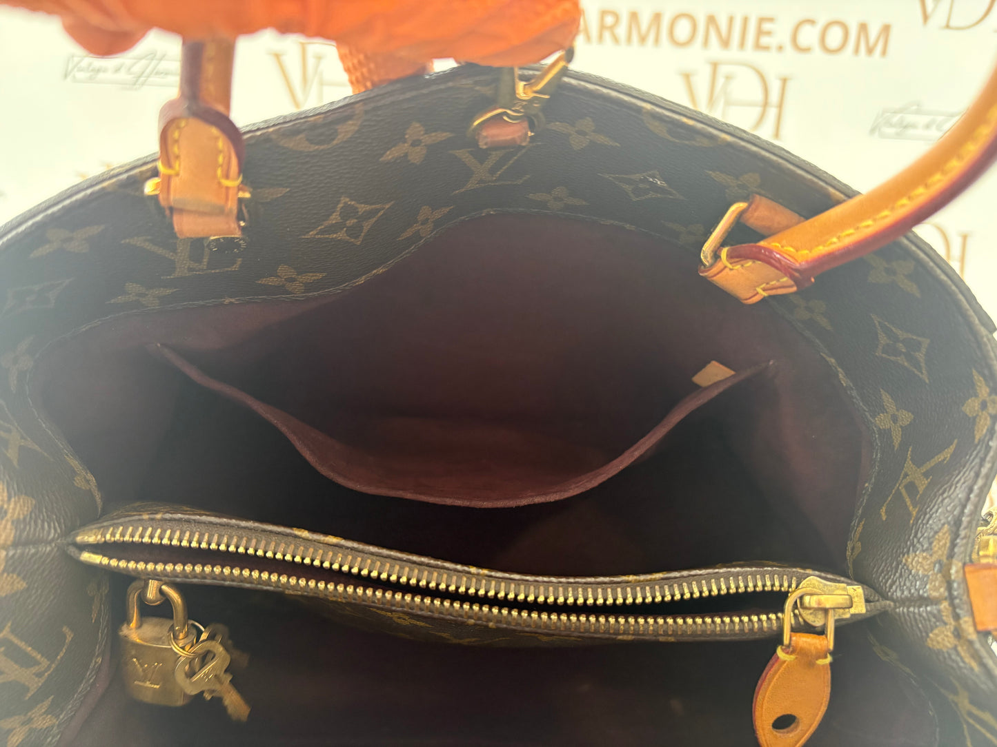 384100 - Louis Vuitton Montaigne