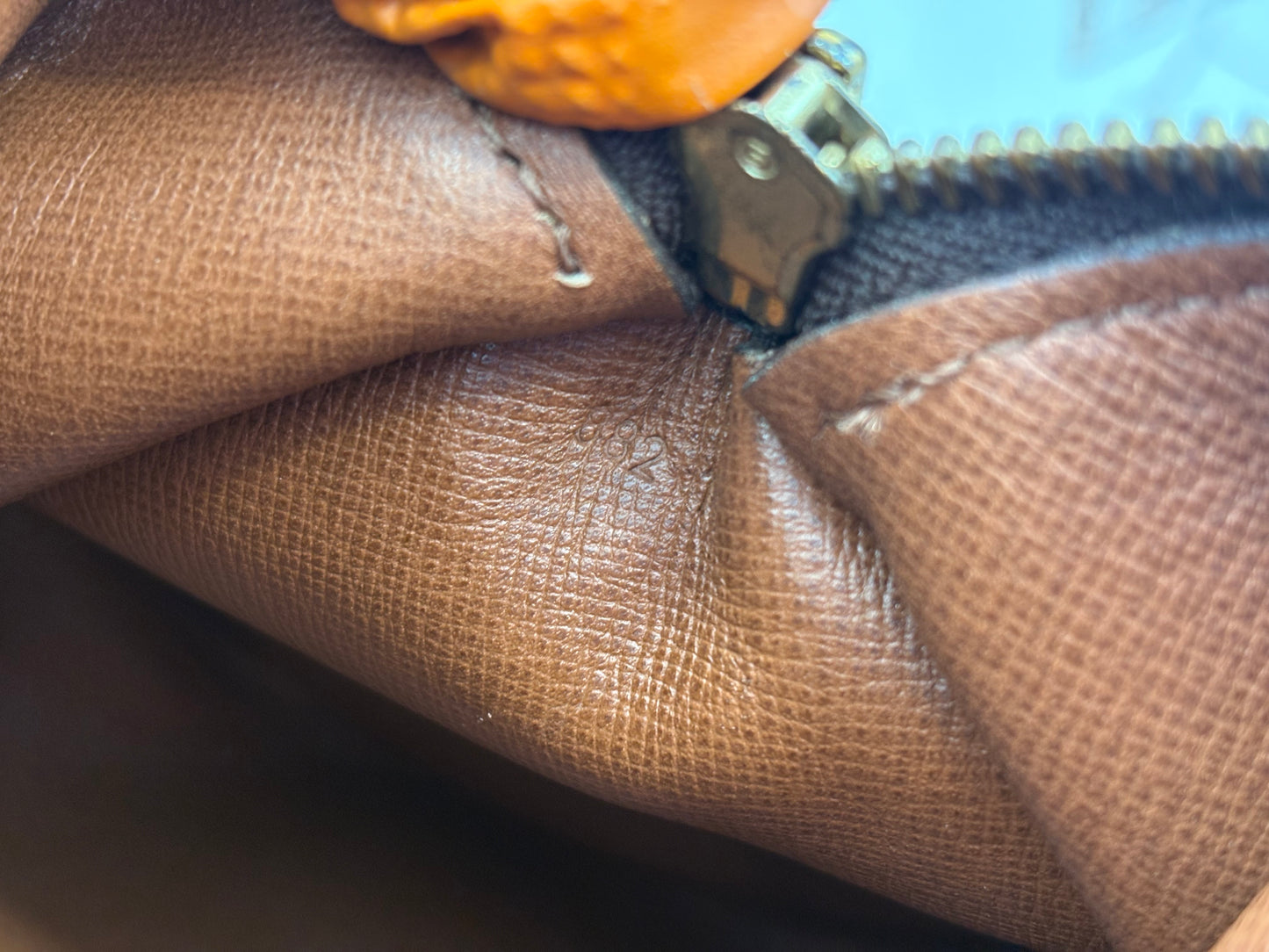 018324 - Louis Vuitton Papillon 30