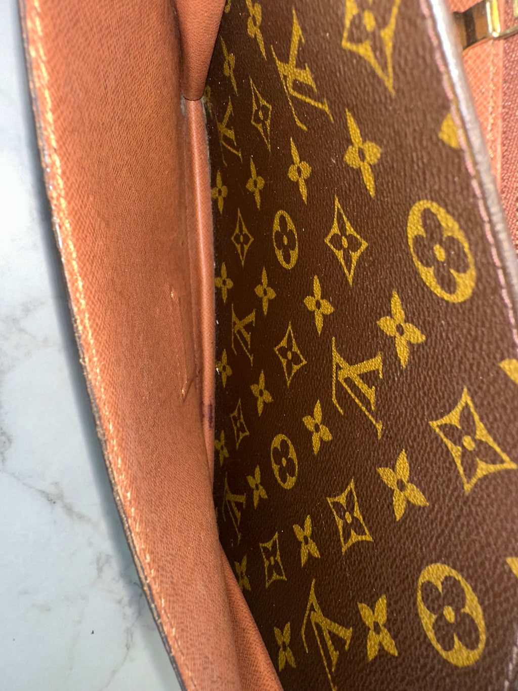 Louis Vuitton Monceau 28