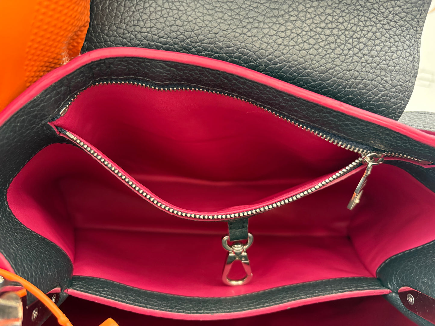 383111 - Louis Vuitton Capucines