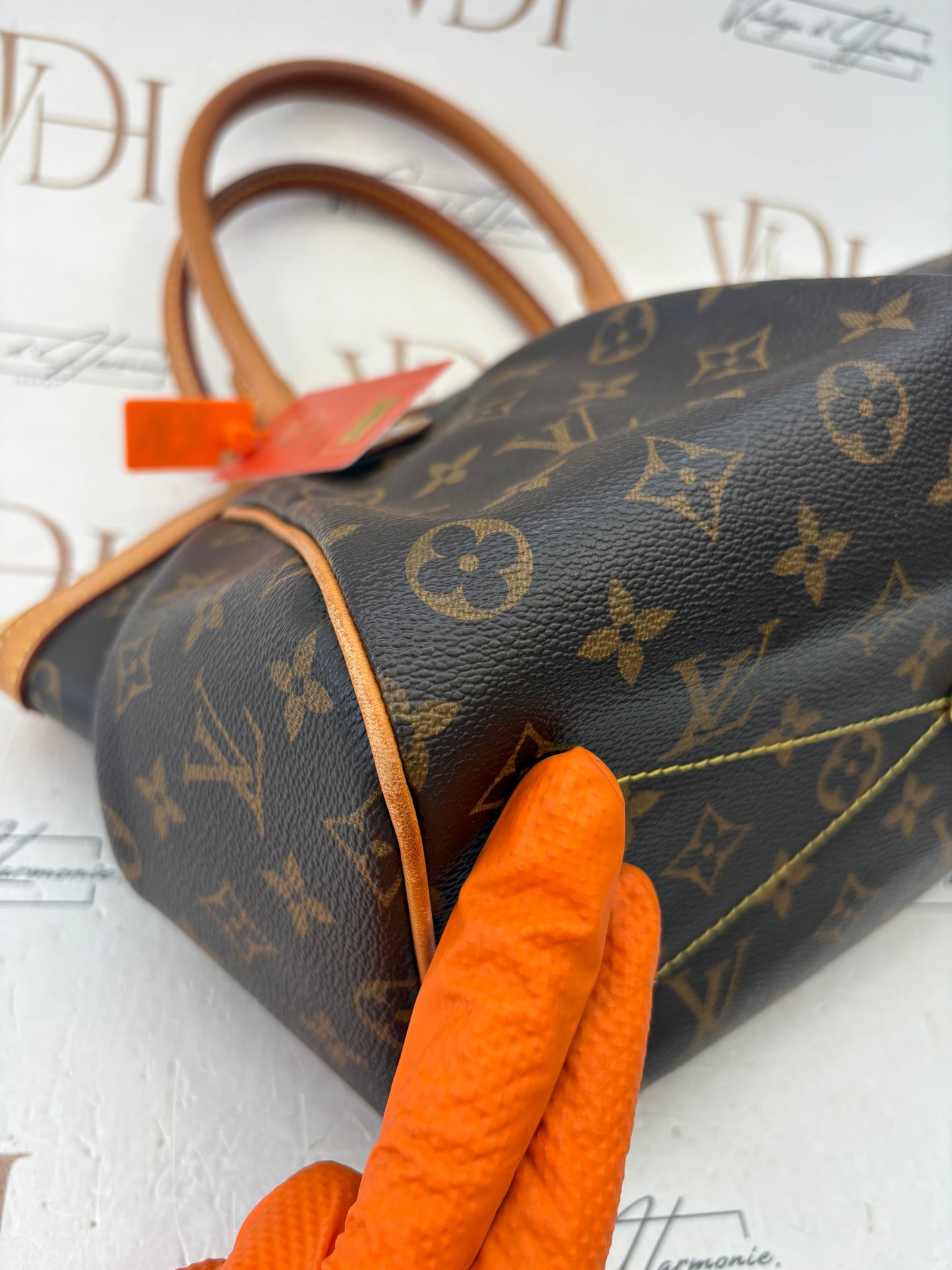 018592 - Louis Vuitton Tivoli PM
