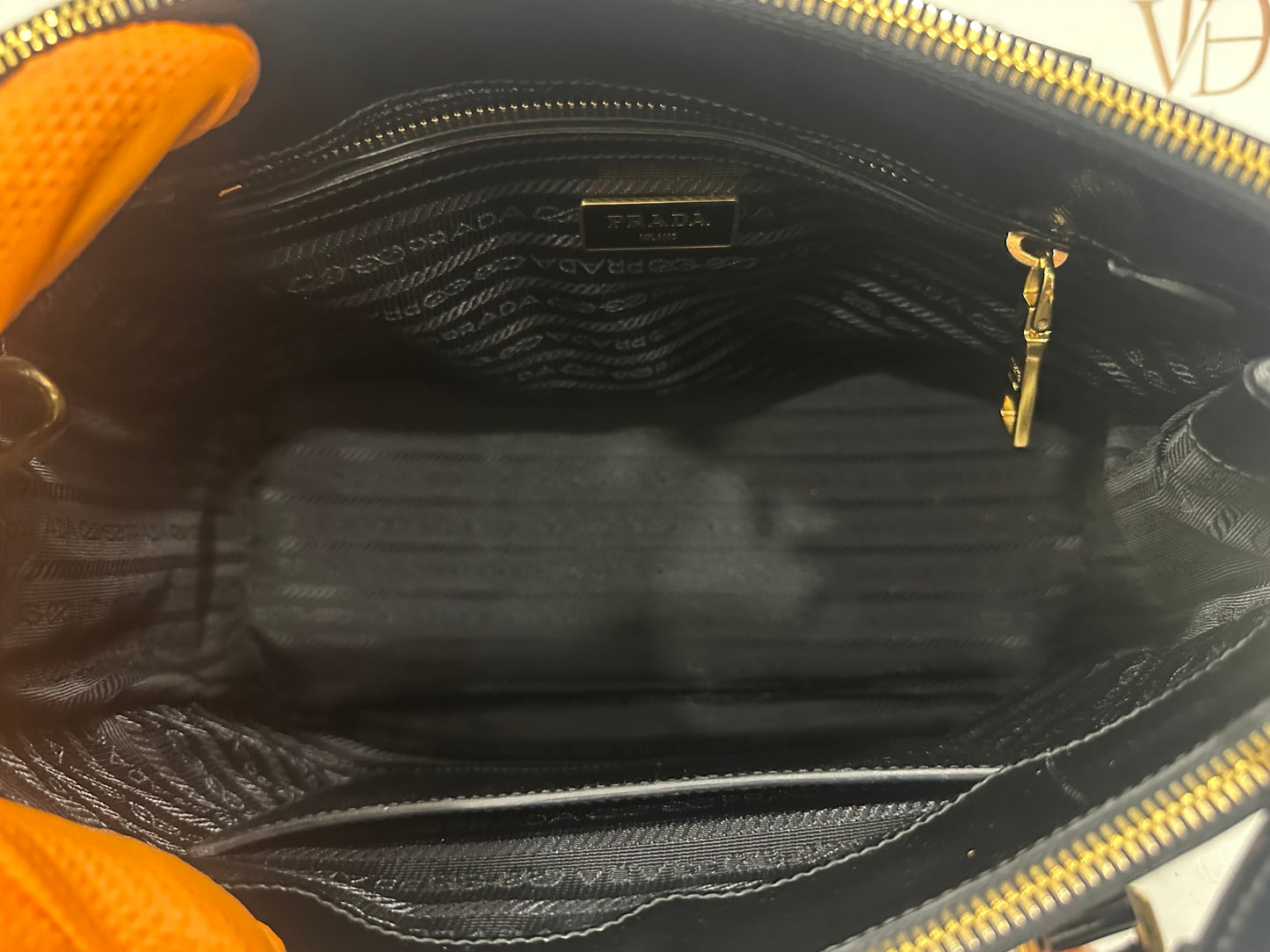 382946 - Prada Galleria Black