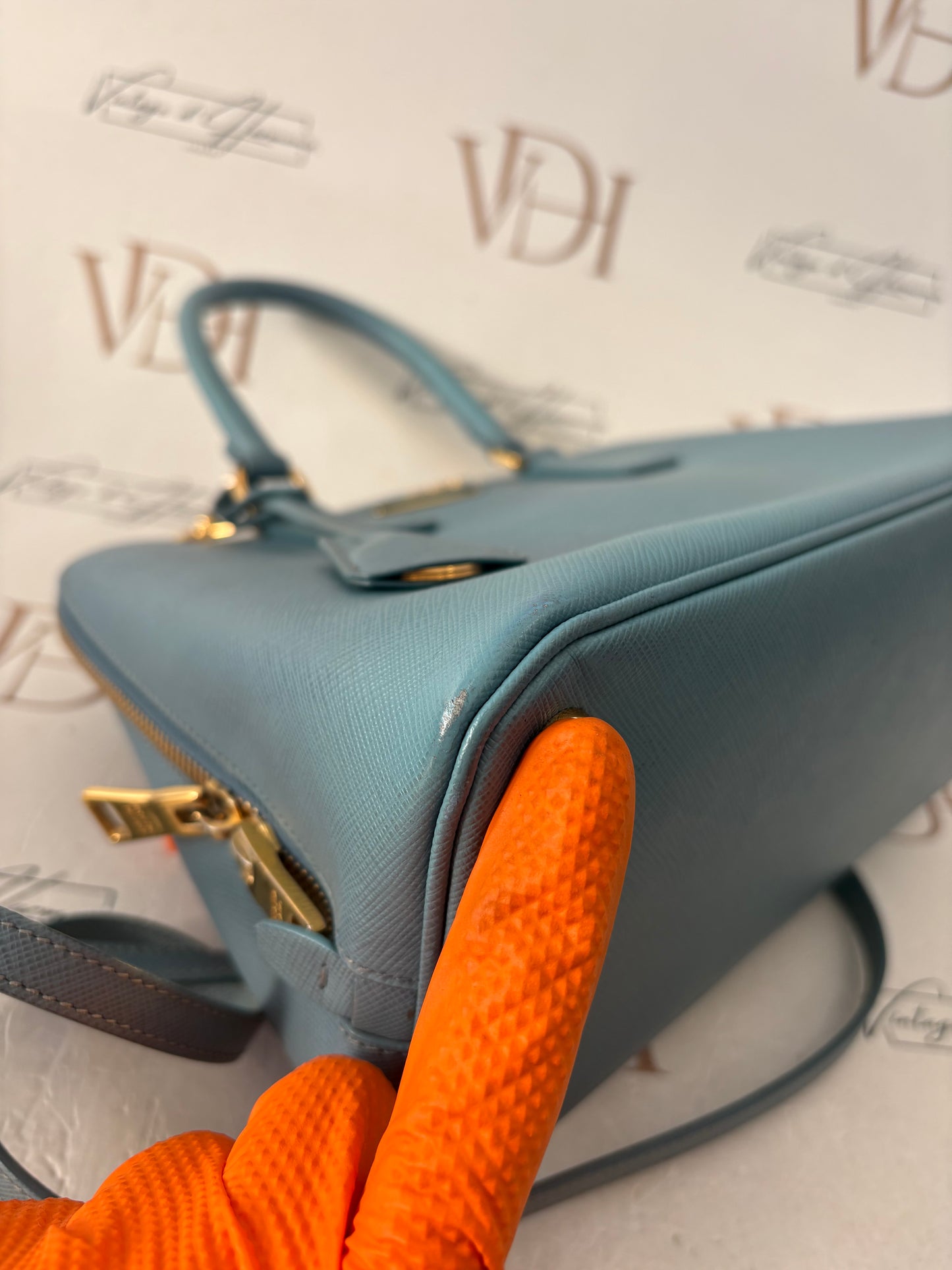 383949 - Prada Promenate