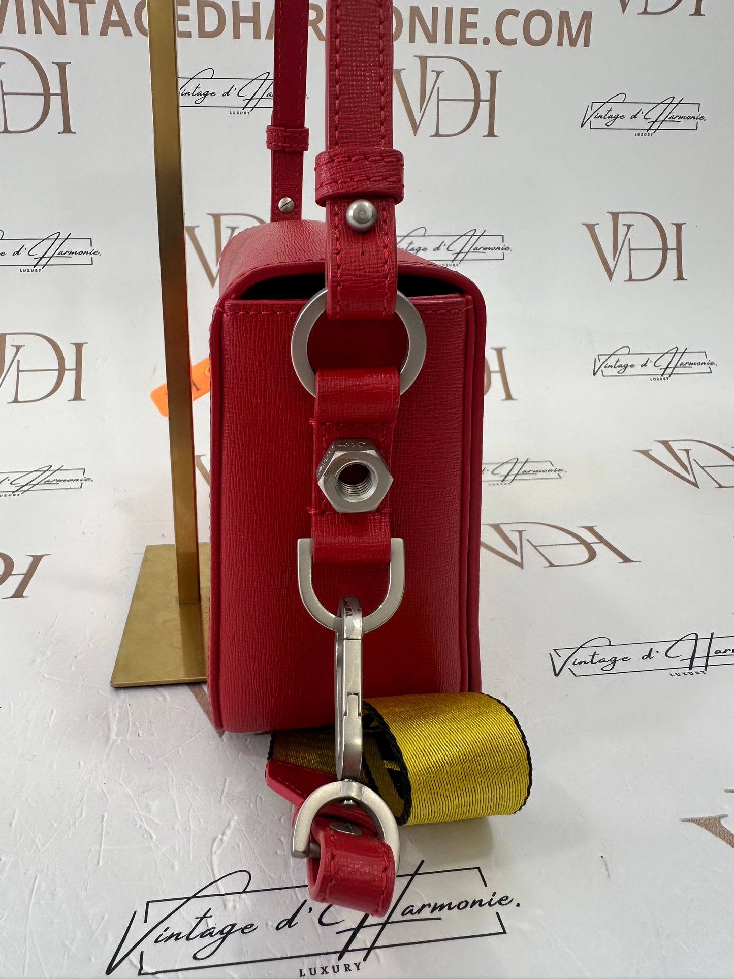 382375 - Off-White