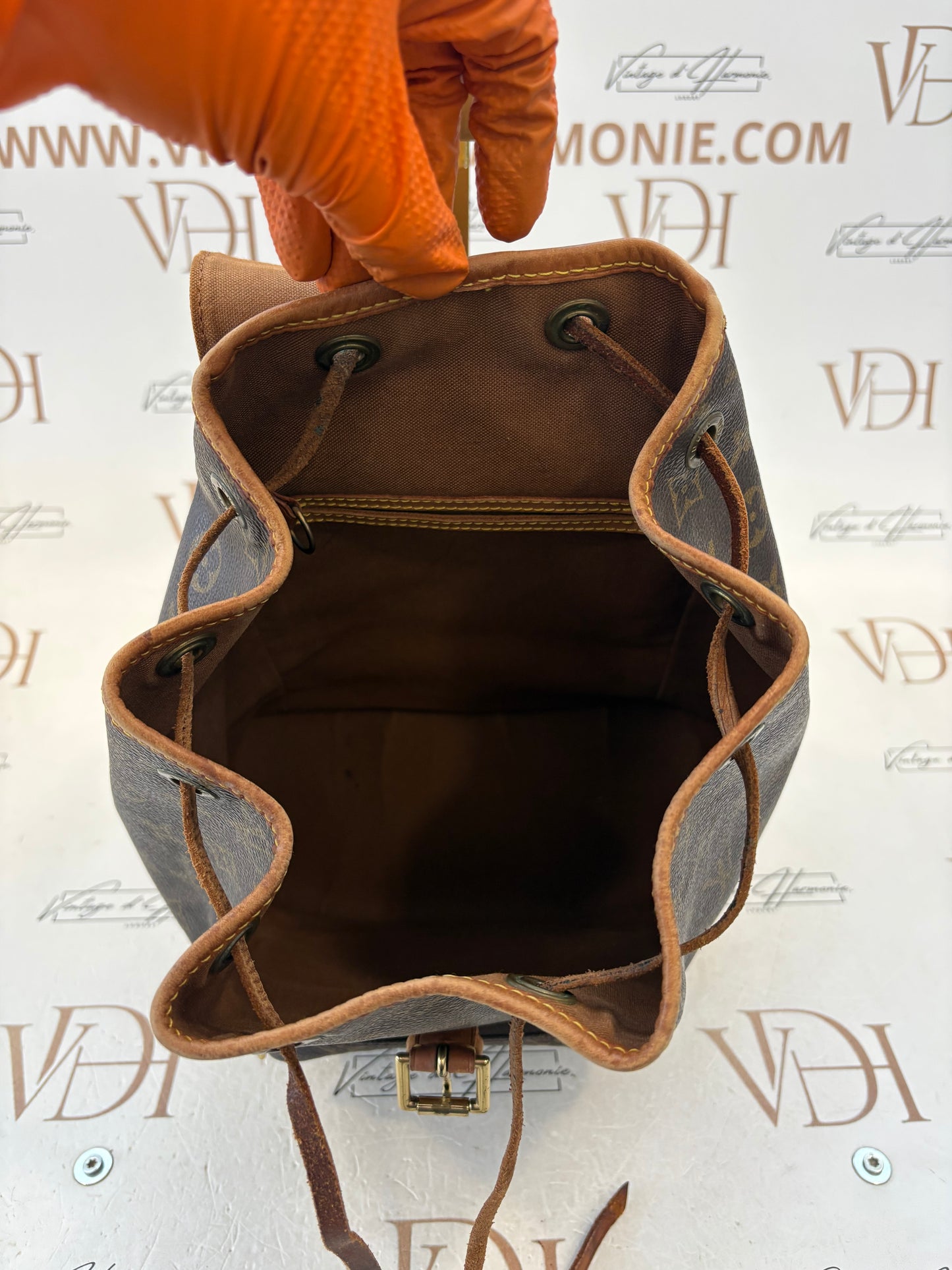 018612 - Louis Vuitton Montsouris MM