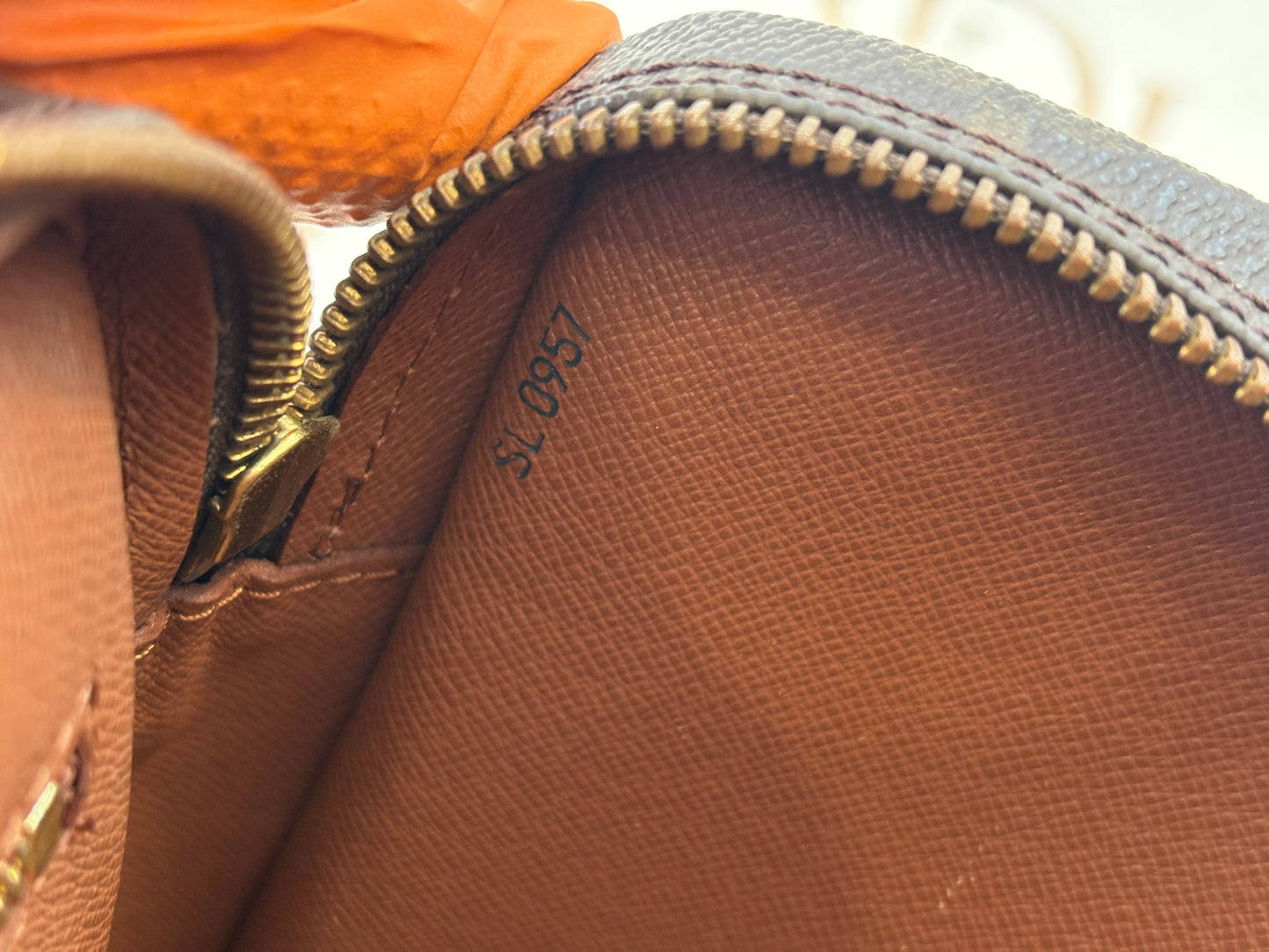 018116 - Louis Vuitton Dragonne GM