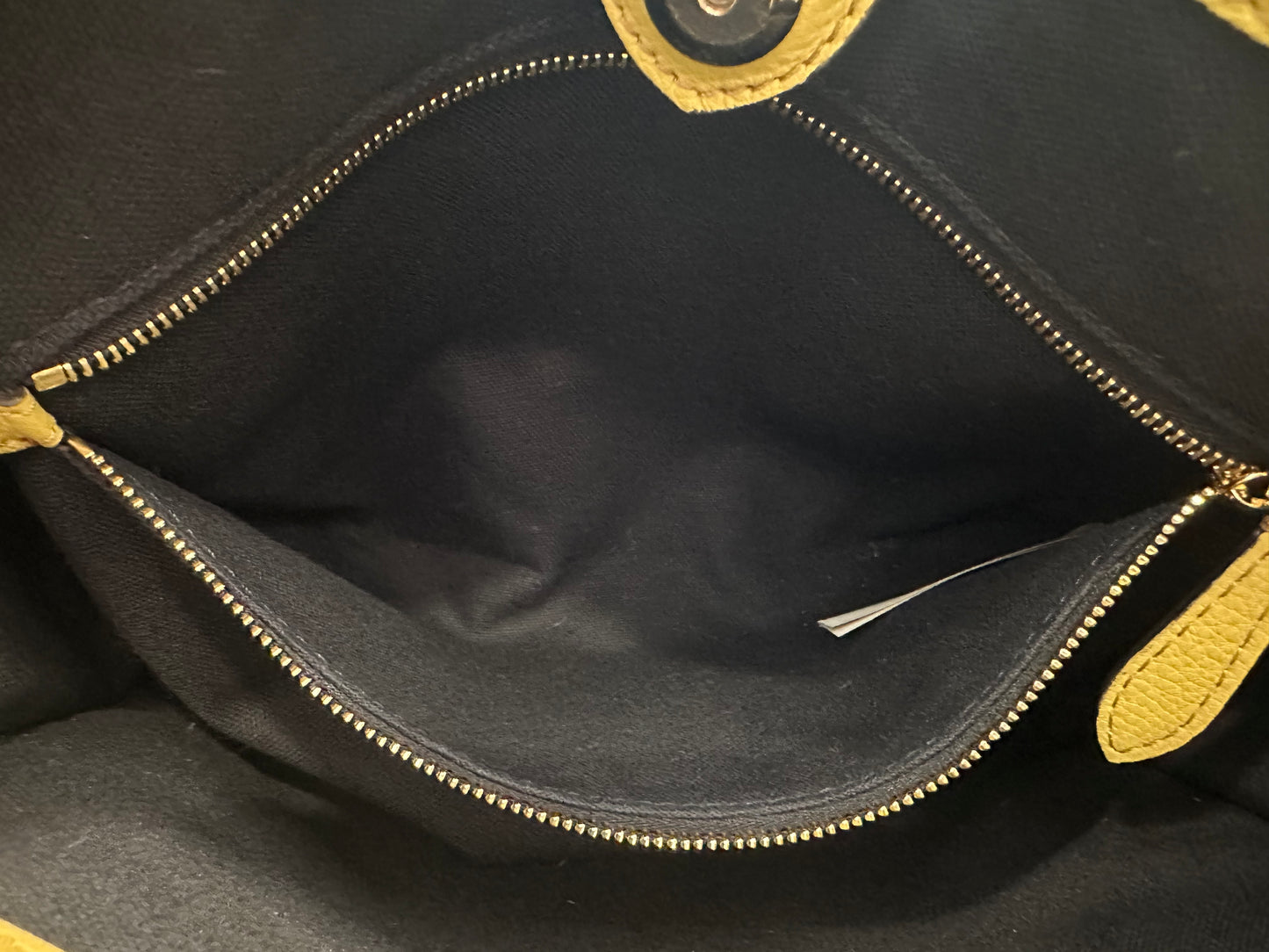 382633 - Burberry The Banner