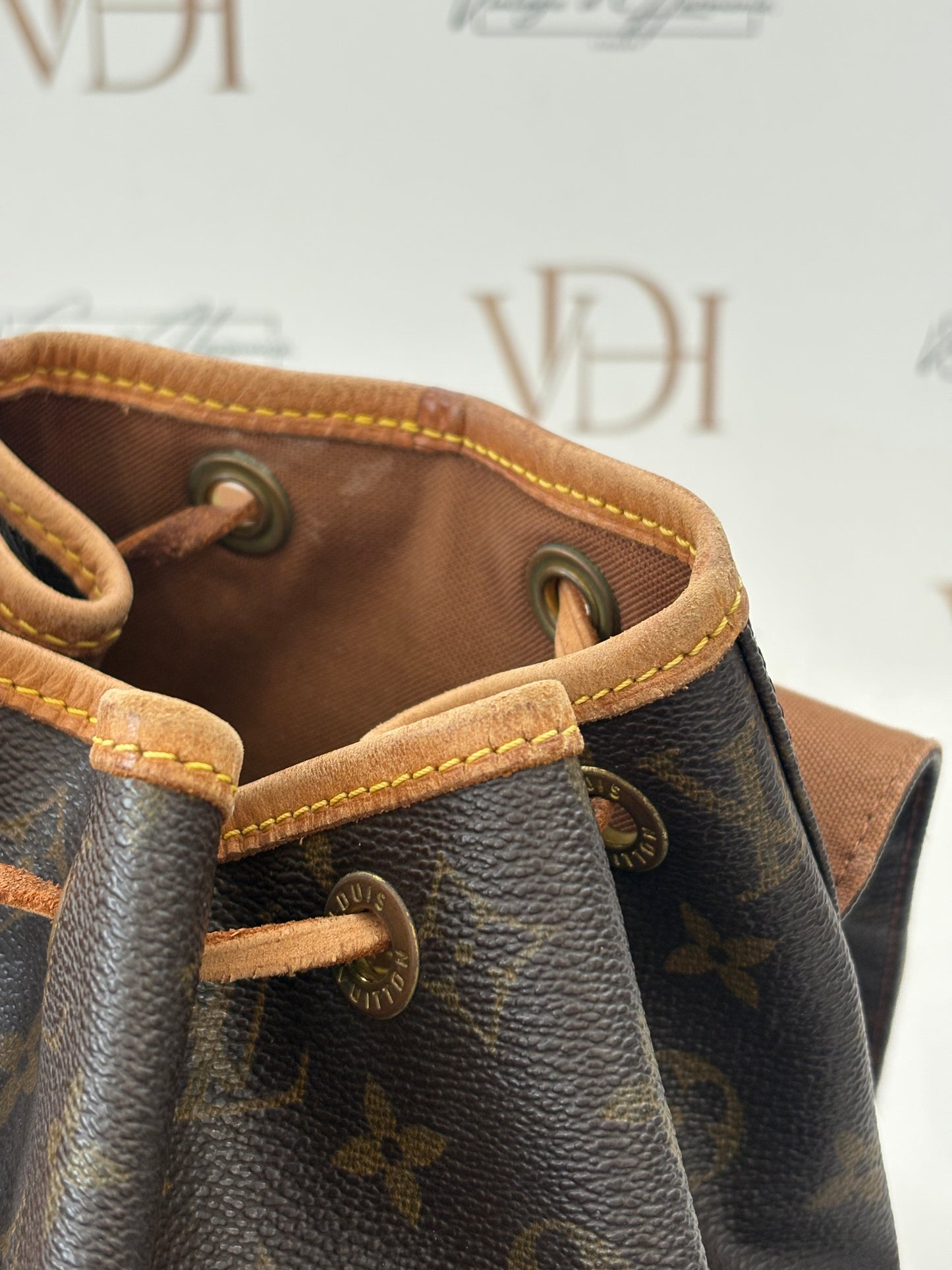 018879 - Louis Vuitton Montsouris MM