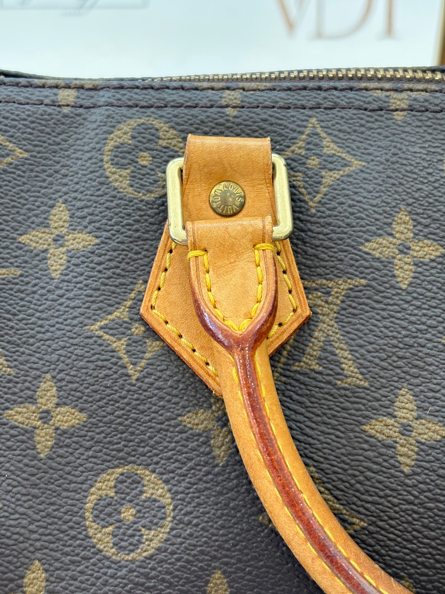 0188677 - Louis Vuitton Speedy 30