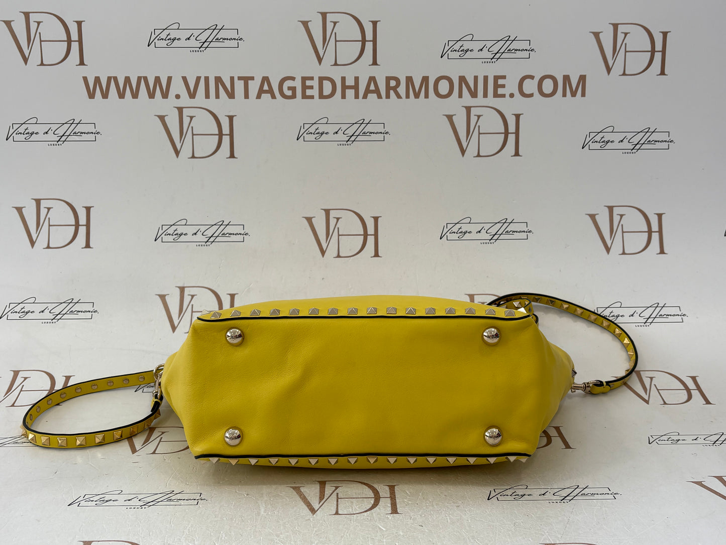018339 - Valentino Rockstud Yellow