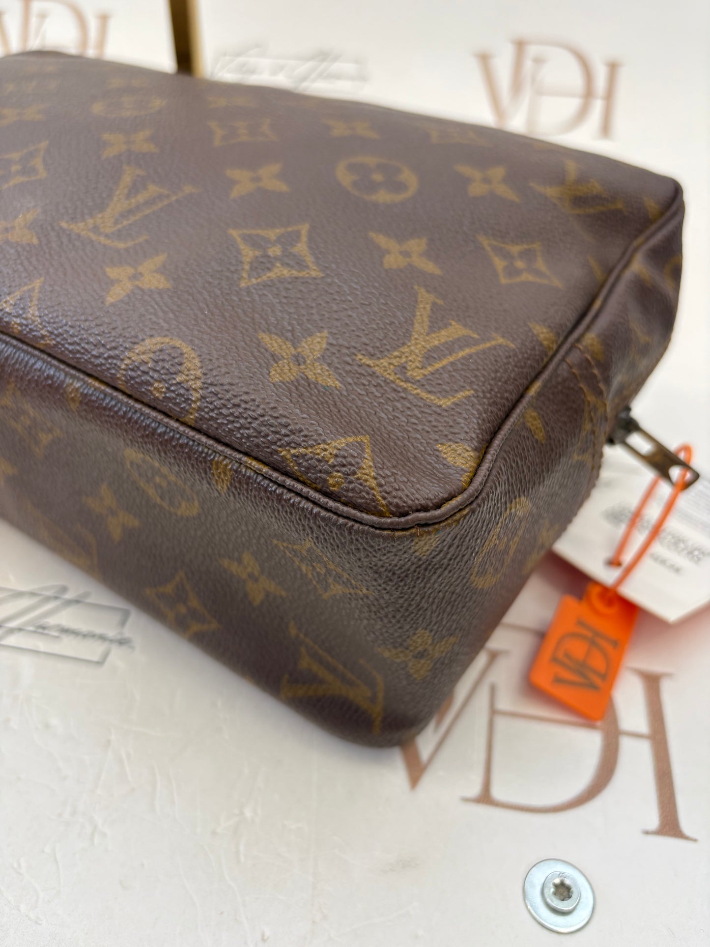 017737 - Louis Vuitton Trousse Toilette 28