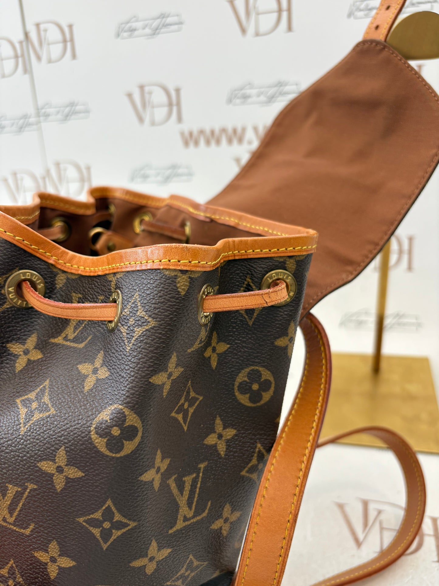018347 - Louis Vuitton Montsouris MM