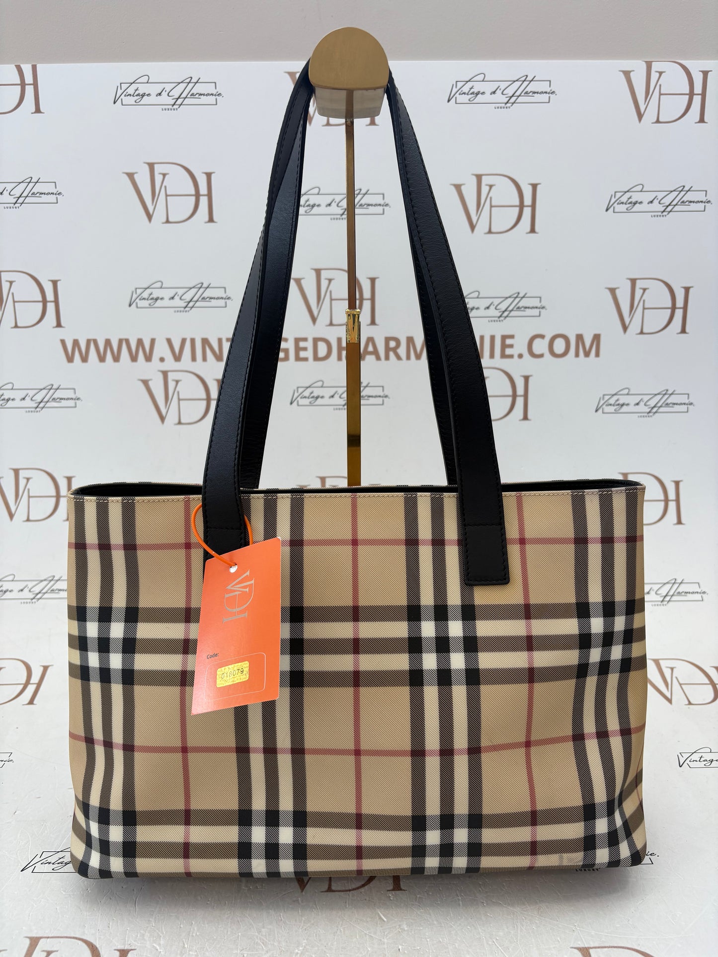 018079 - Burberry Beige