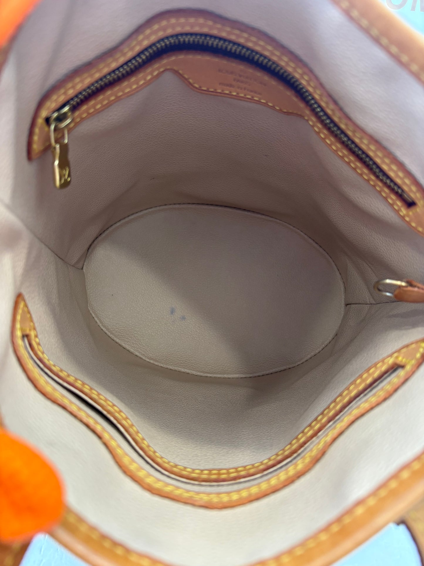019001 - Louis Vuitton Bucket PM