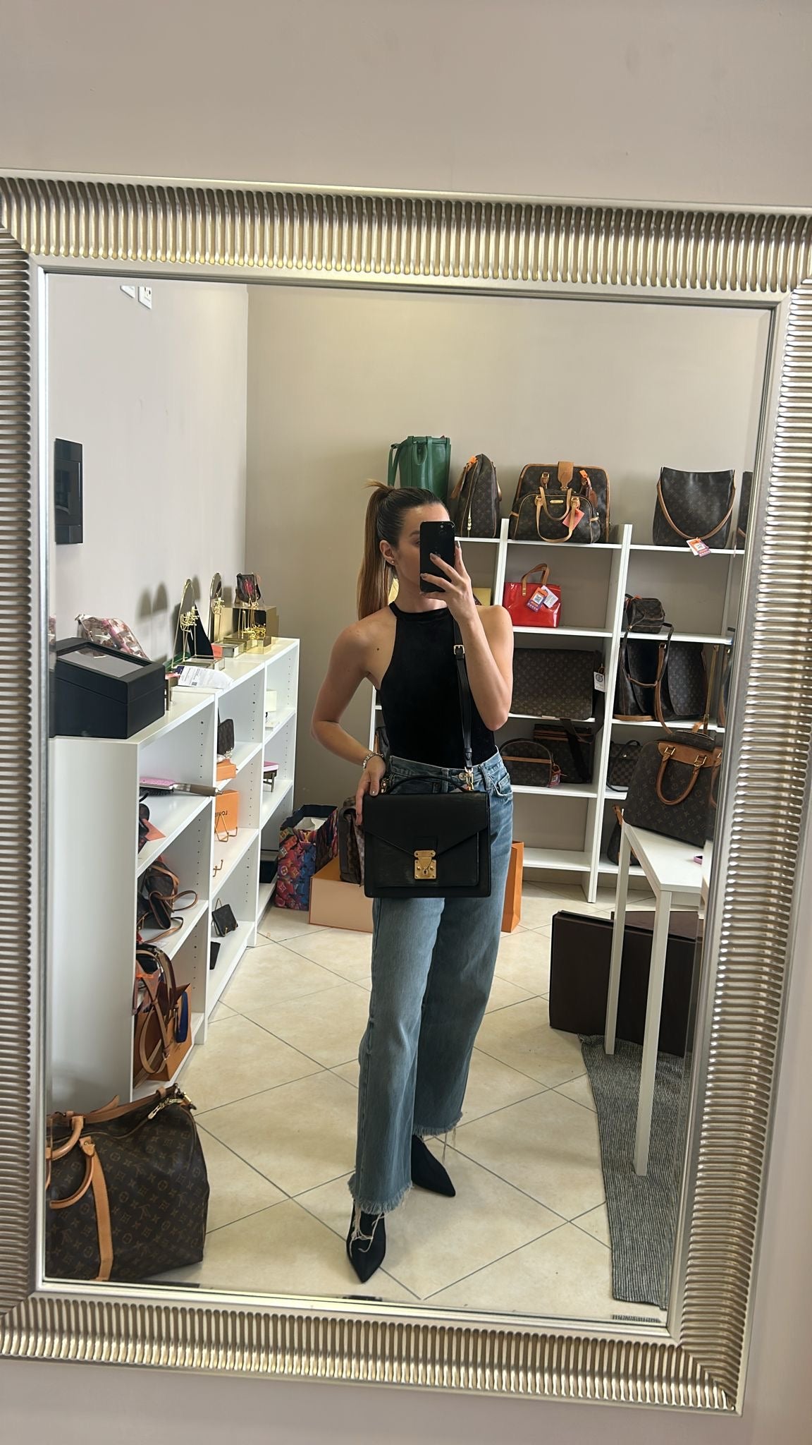 Louis Vuitton Monceau 28