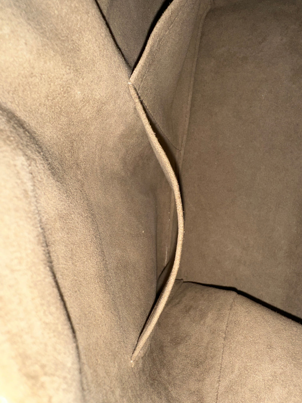 Louis Vuitton Courtney